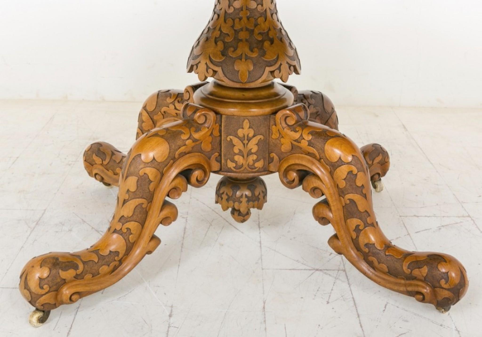 Victorian Walnut Centre Table Dining Quadra Foil Base For Sale 3