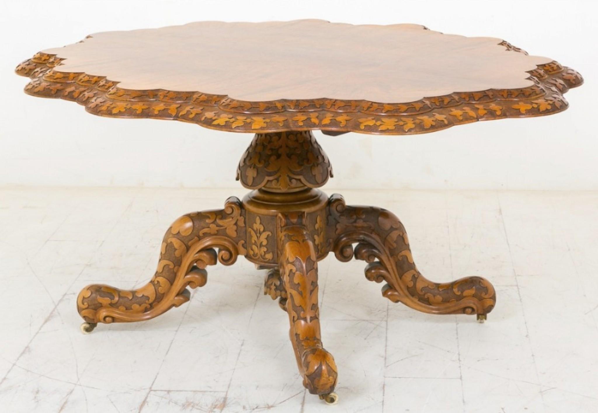 Victorian Walnut Centre Table Dining Quadra Foil Base For Sale 5
