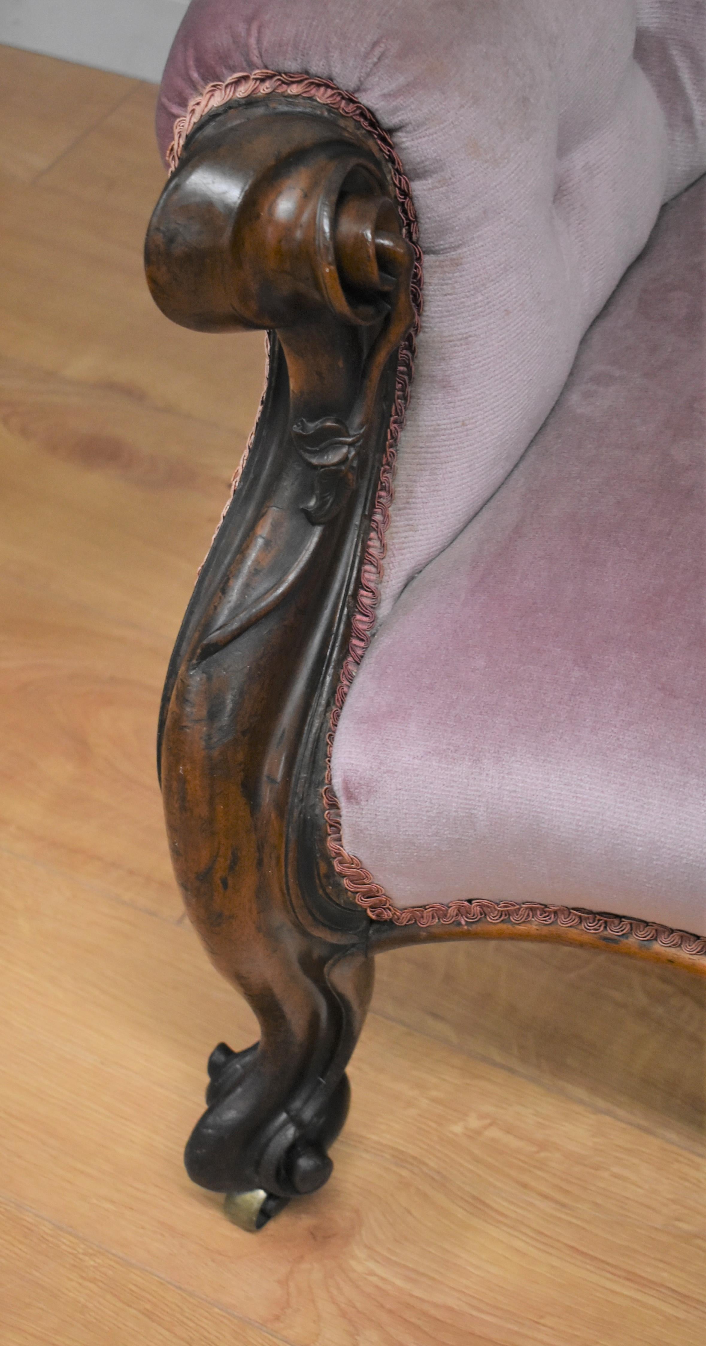 English Victorian Walnut Chaise Longue