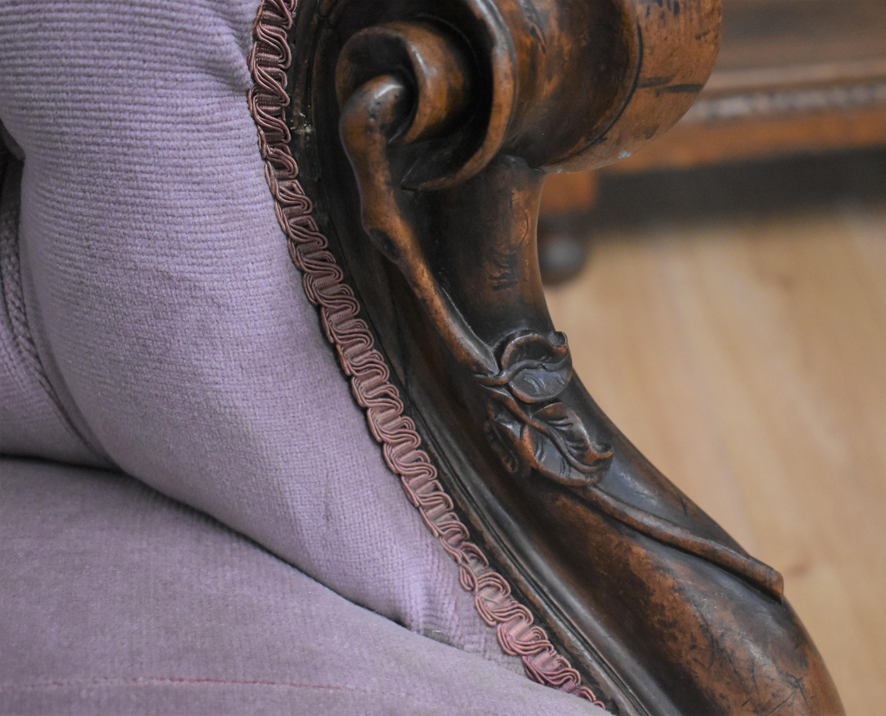 Victorian Walnut Chaise Longue 4