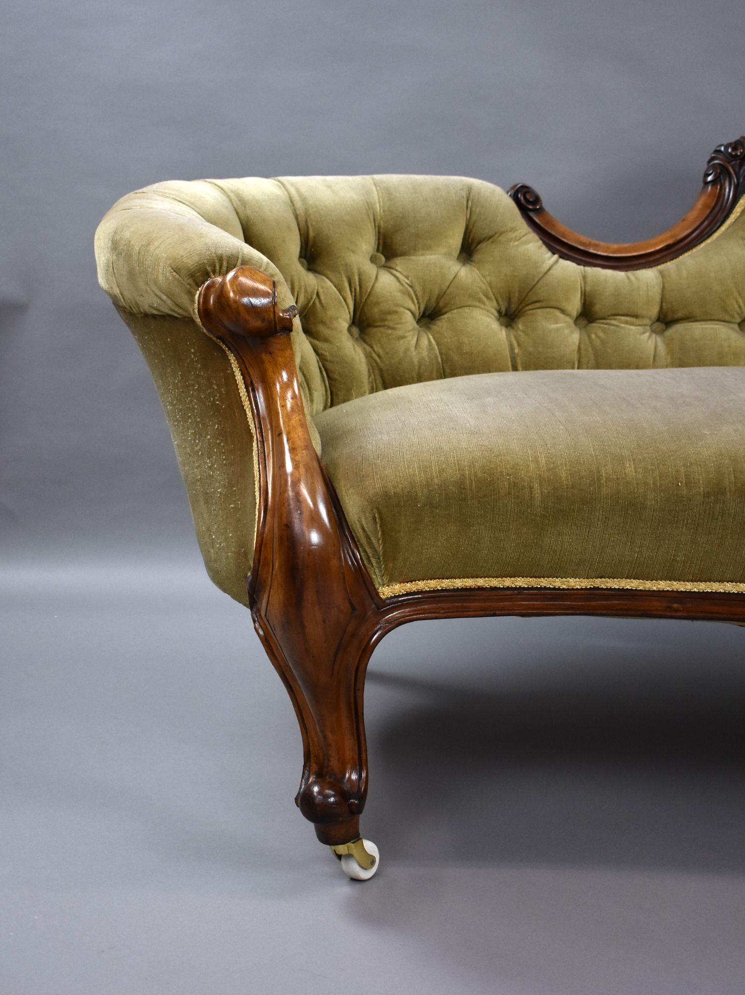 Victorian Walnut Chaise/Sofa In Good Condition For Sale In Chelmsford, Essex