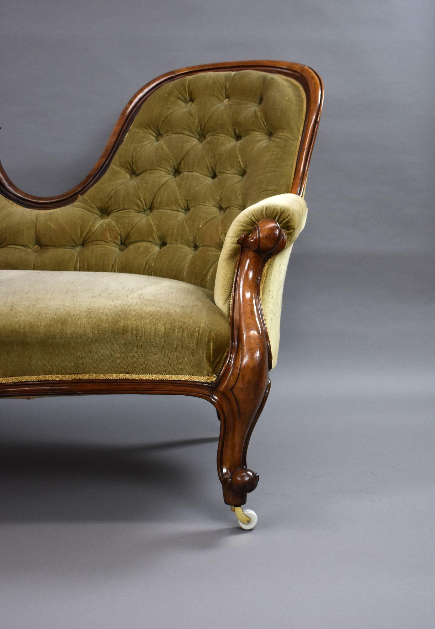 Victorian Walnut Chaise/Sofa For Sale 1