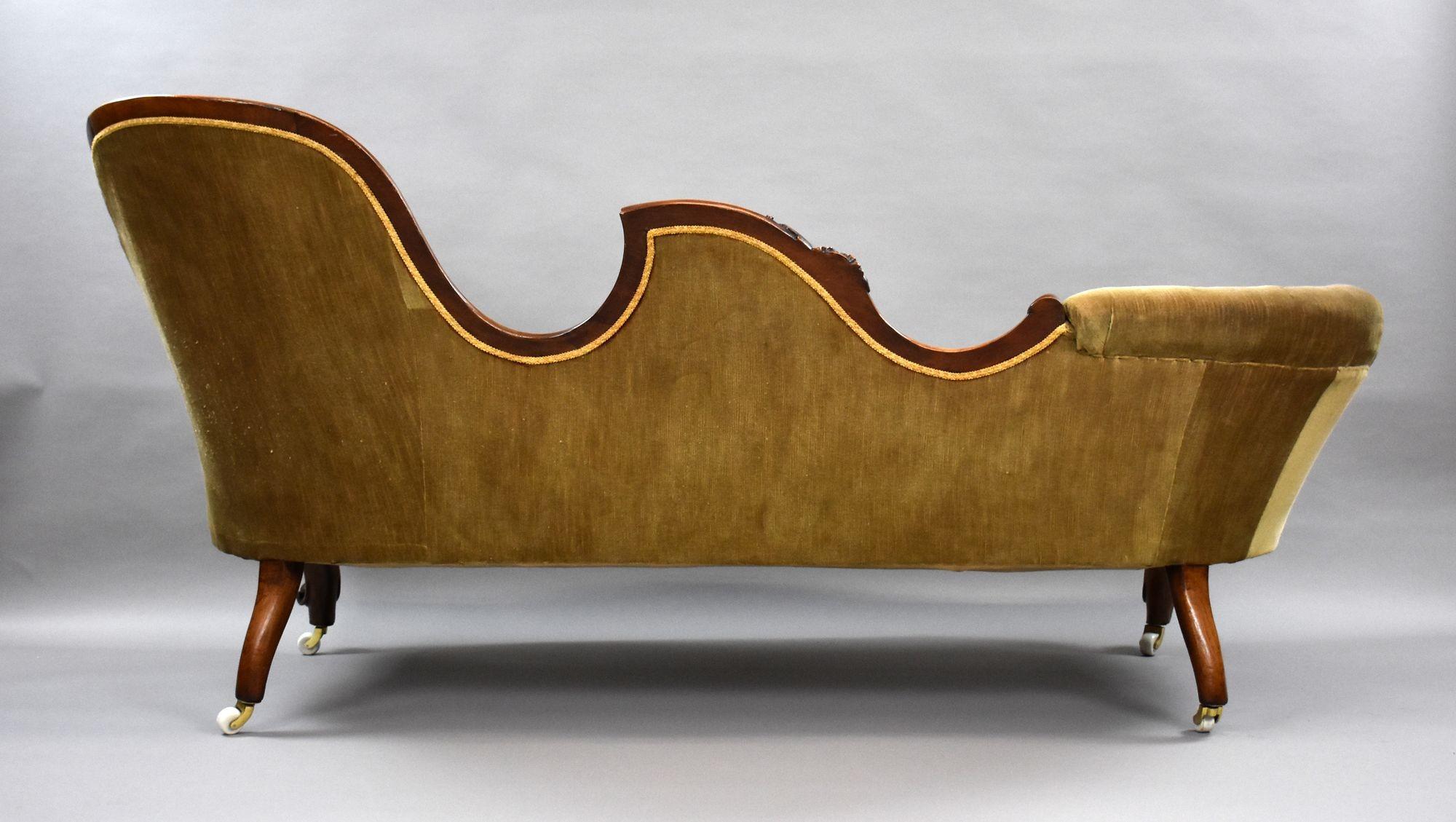 Victorian Walnut Chaise/Sofa For Sale 3