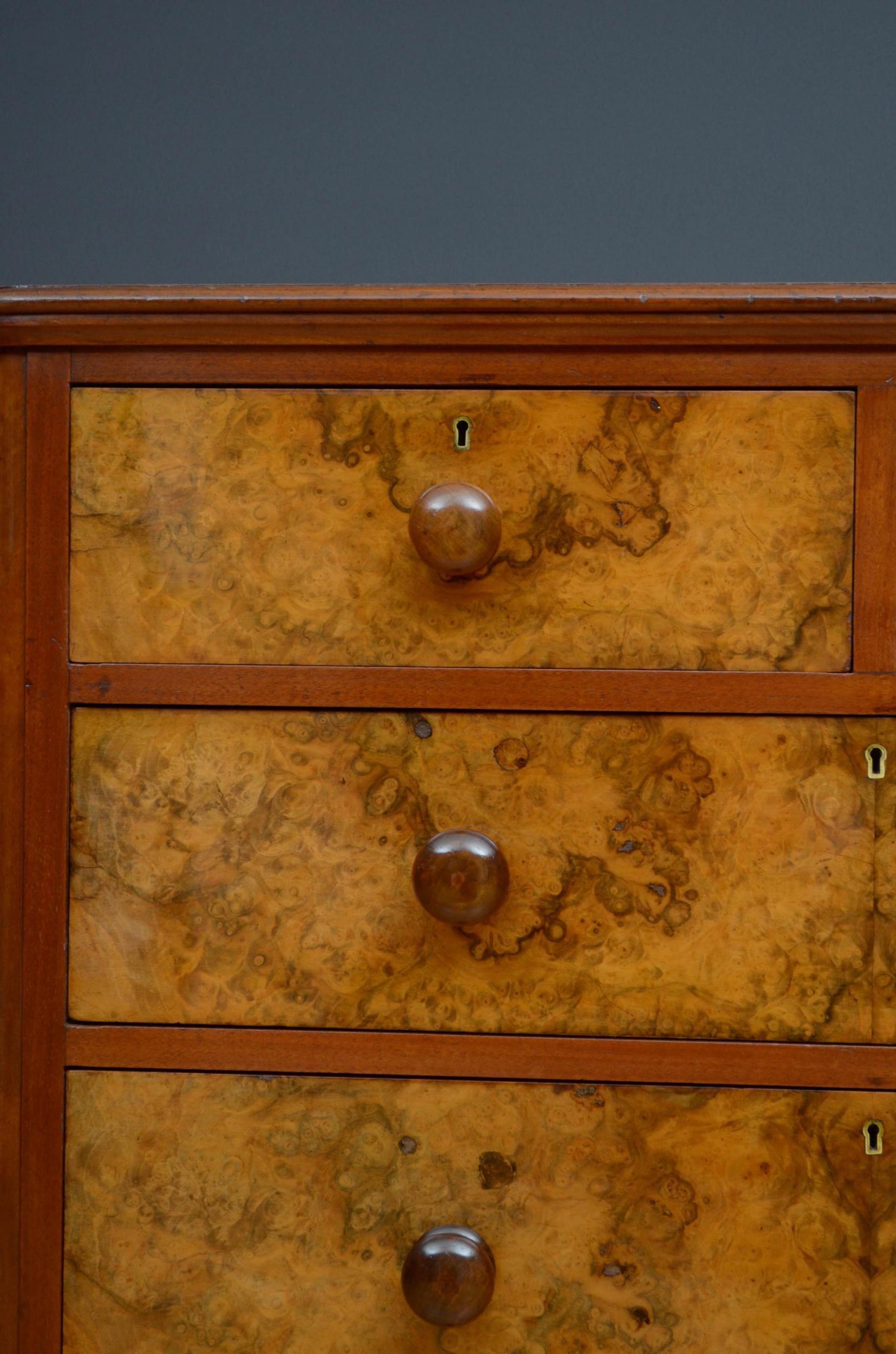 Victorian Walnut Chest of Drawers In Good Condition For Sale In Whaley Bridge, GB