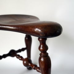 Ancien tabouret de combat de coqs en noyer de l'époque victorienne par Jas Shoolbred, 1893