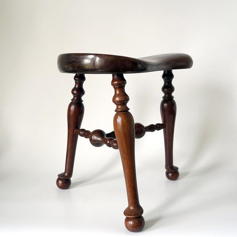 British Victorian Walnut Cockfighting Stool by Jas Shoolbred, Antique 19th Century For Sale