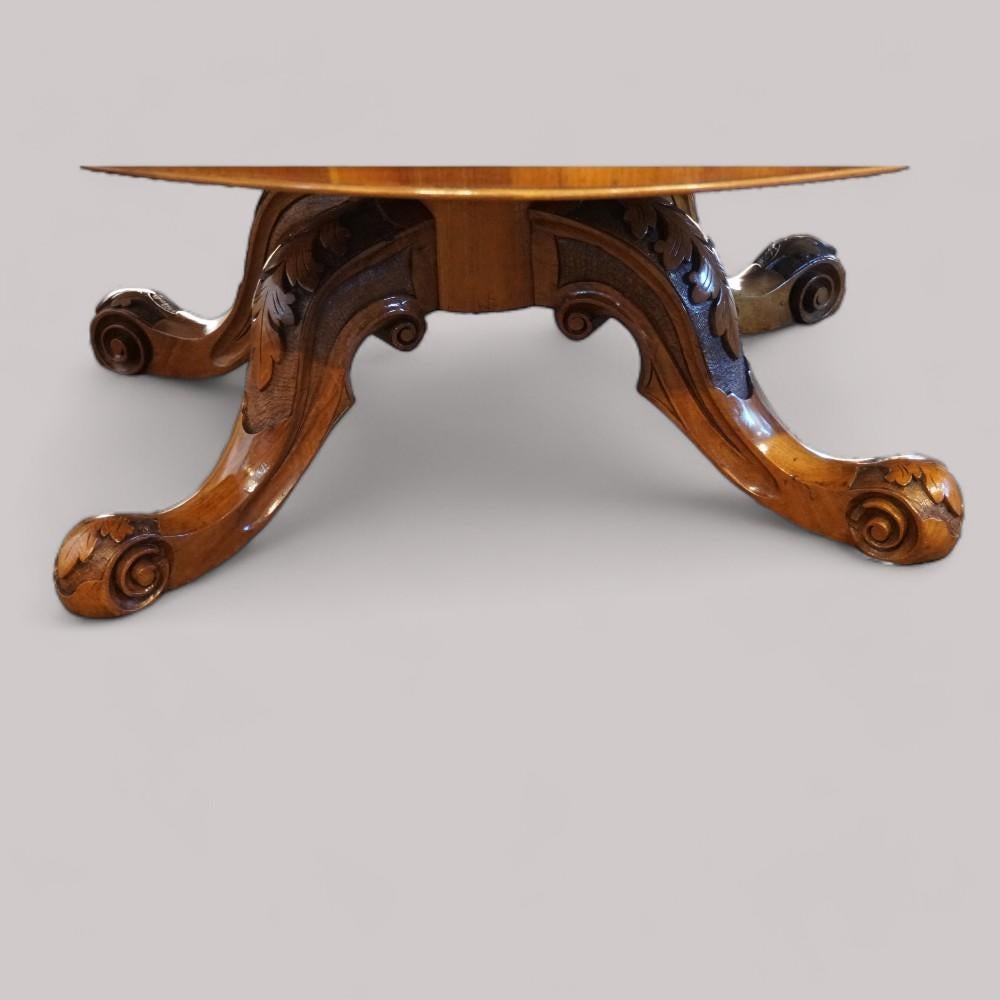 English Victorian walnut coffee table For Sale