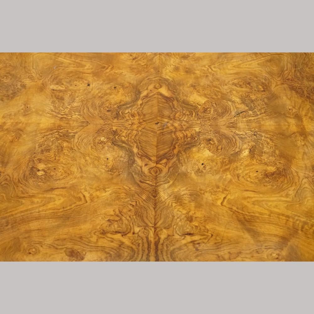 Late 19th Century Victorian walnut coffee table For Sale