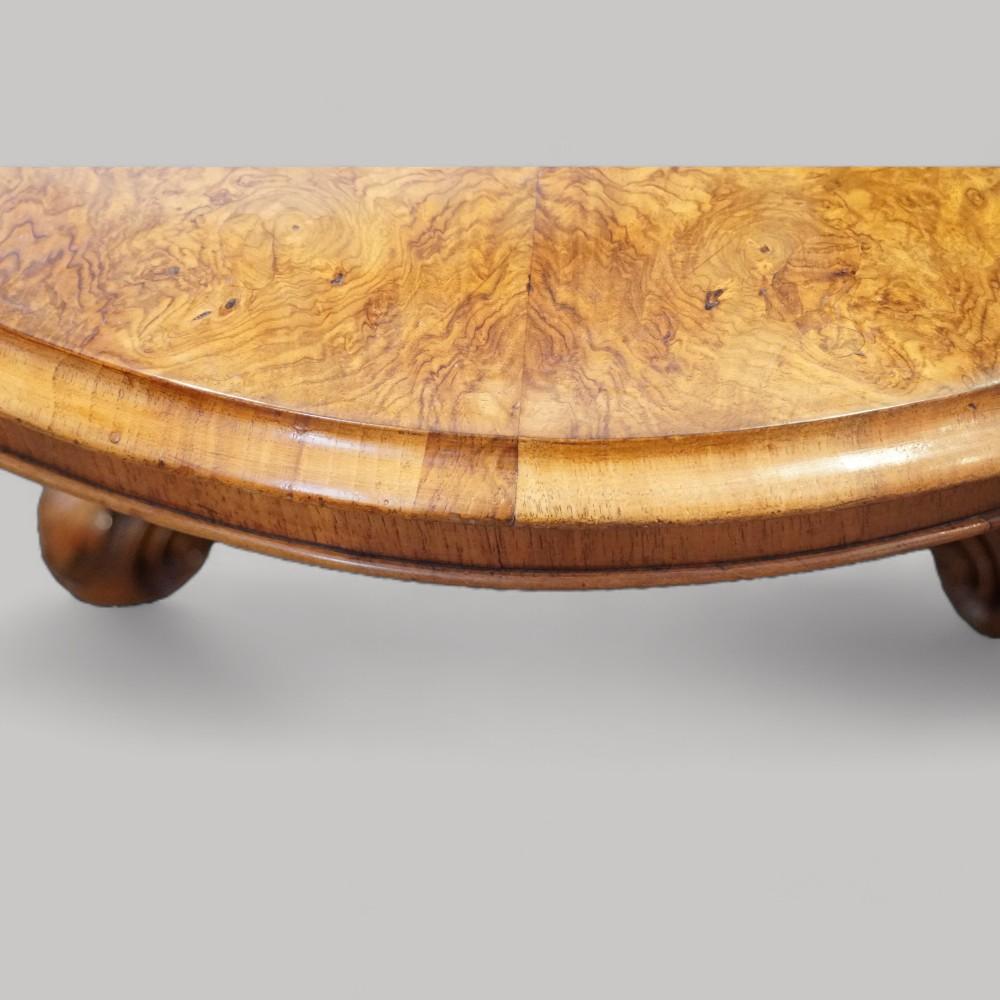 Walnut Victorian walnut coffee table For Sale