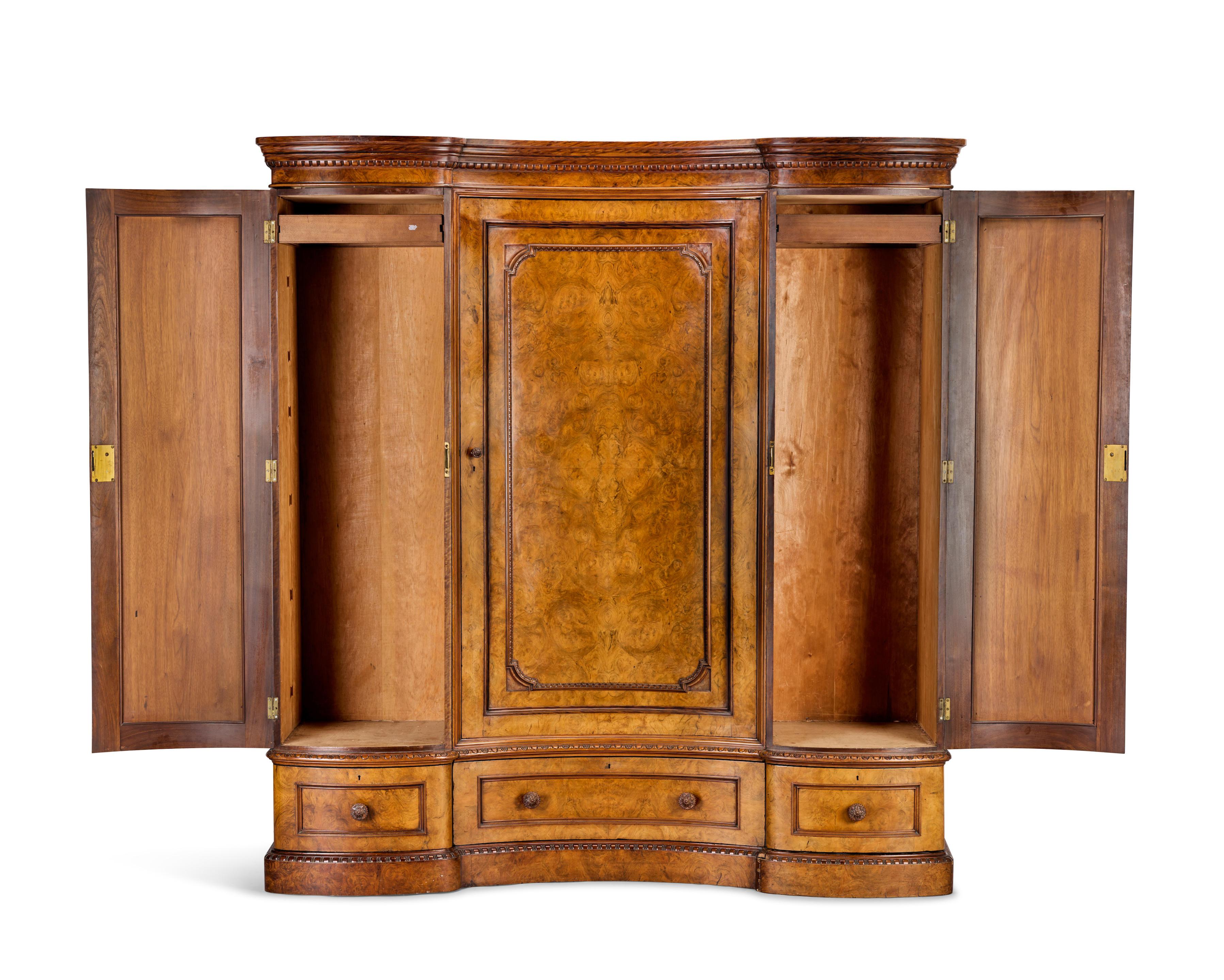 Victorian Walnut Compactum or Wardrobe (Viktorianisch) im Angebot