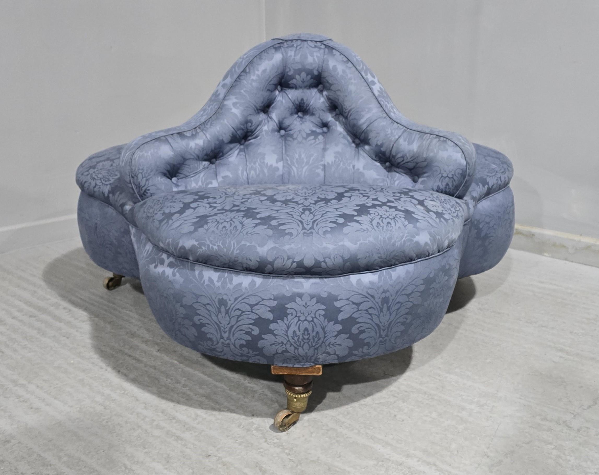 Victorian Walnut Conversation Seat In Good Condition In Swadlincote, GB