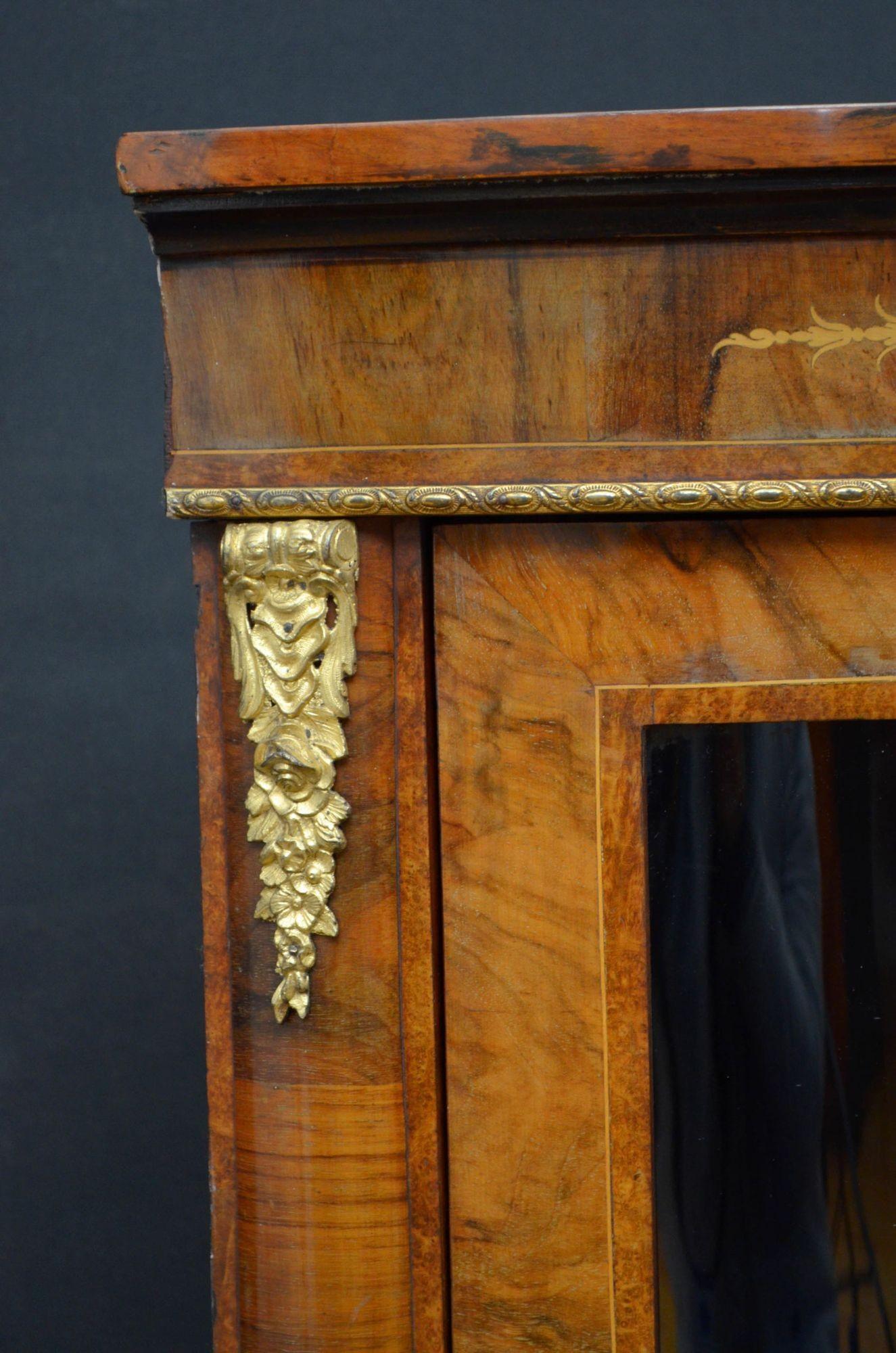 Late 19th Century Victorian Walnut Corner Cabinet For Sale