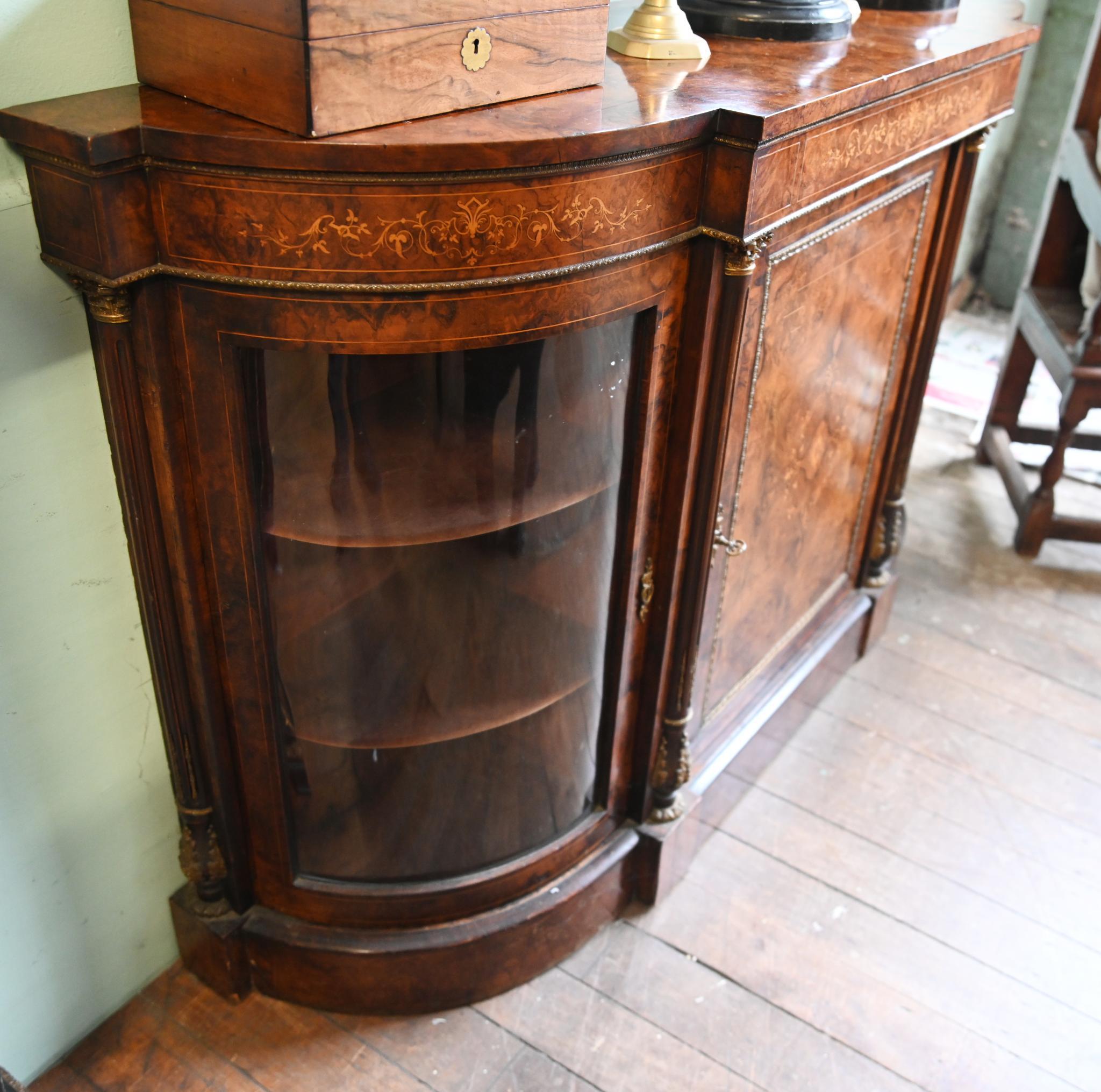Credenza vittoriana in legno di noce con intarsio, cassapanca 1860 in vendita 1