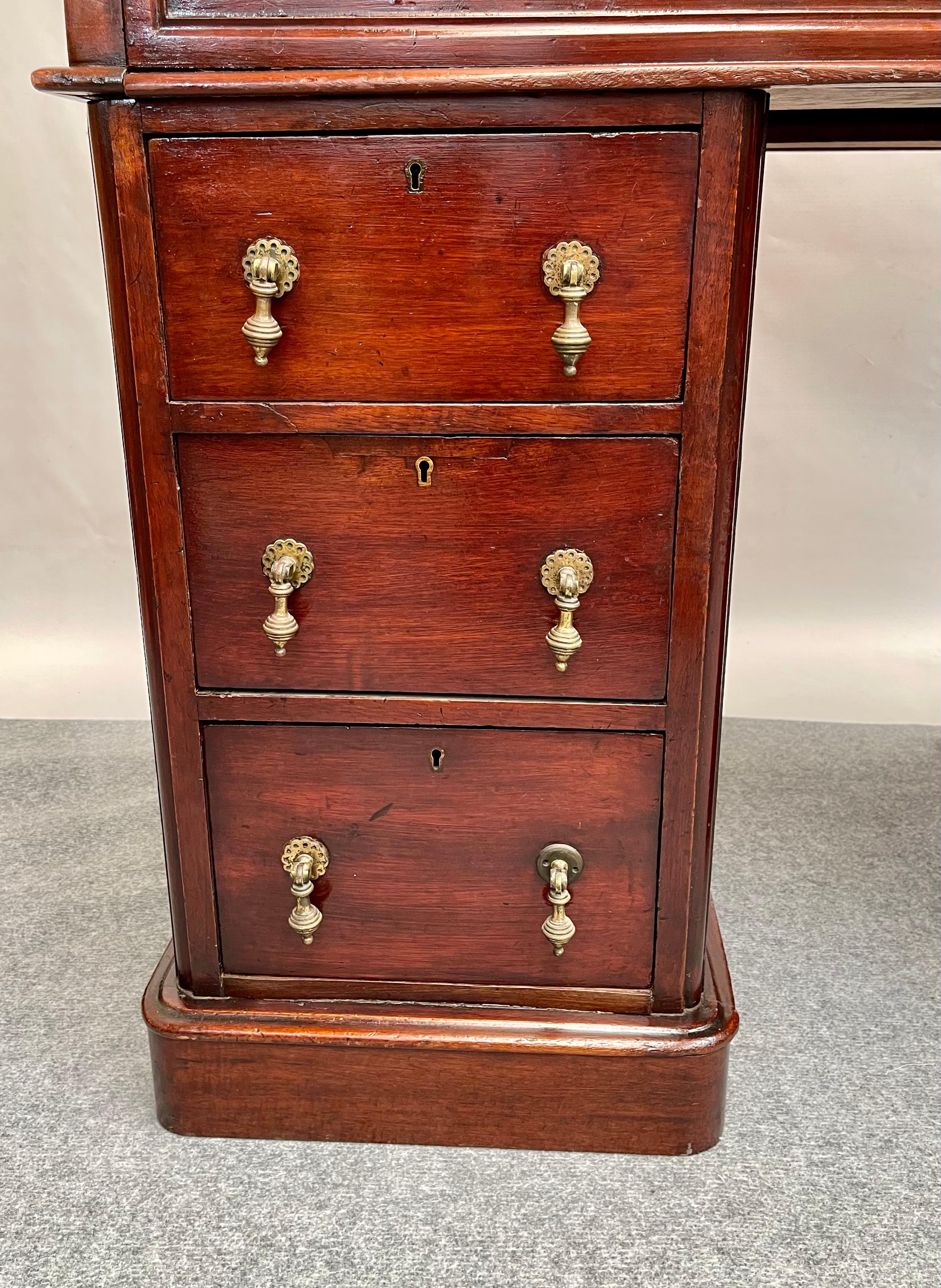 Victorian Walnut Cylinder Roll Up Desk with Secret Drawer, 1830s In Good Condition For Sale In LA FERTÉ-SOUS-JOUARRE, FR