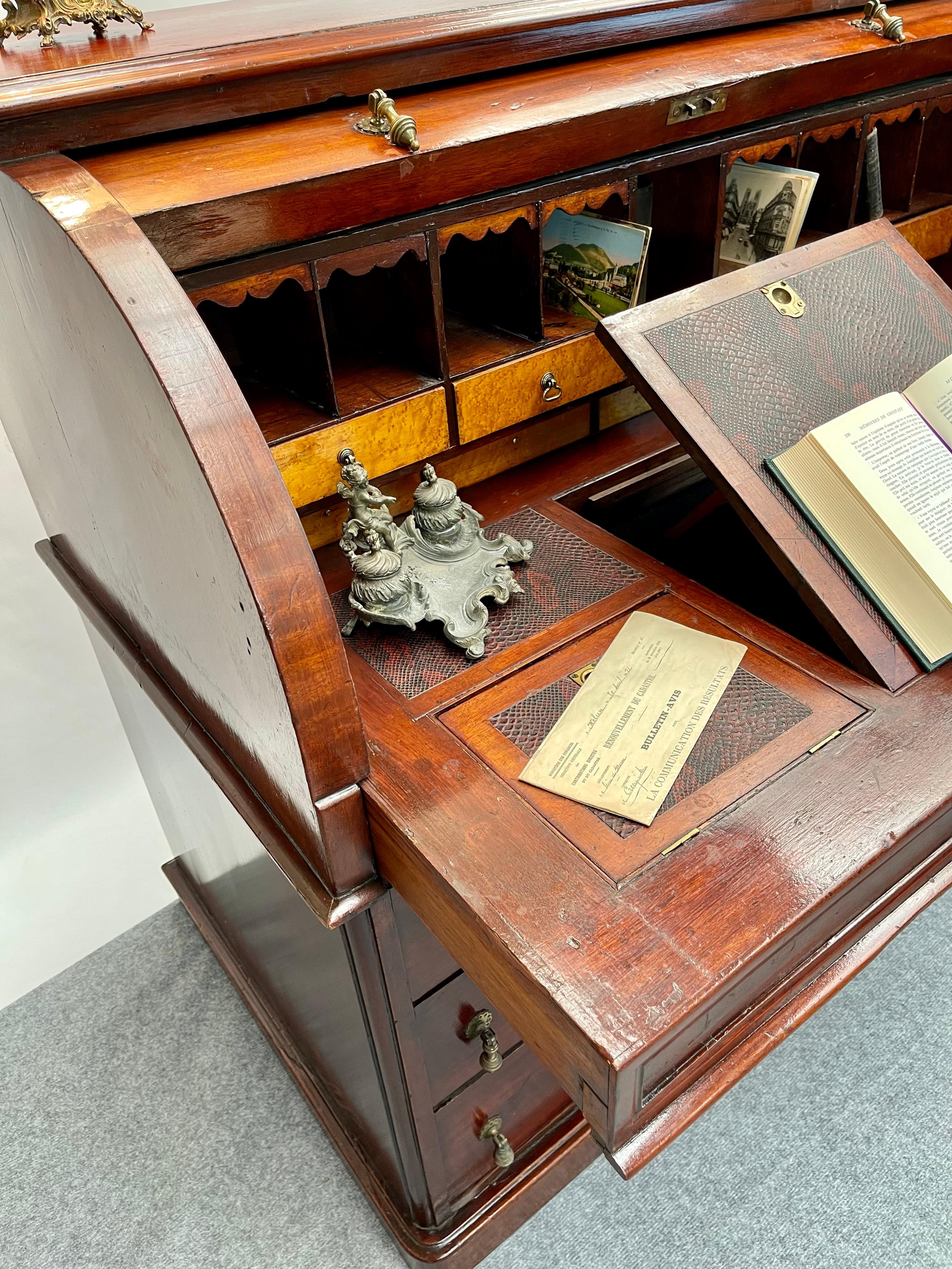 Victorian Walnut Cylinder Roll Up Desk with Secret Drawer, 1830s For Sale 2