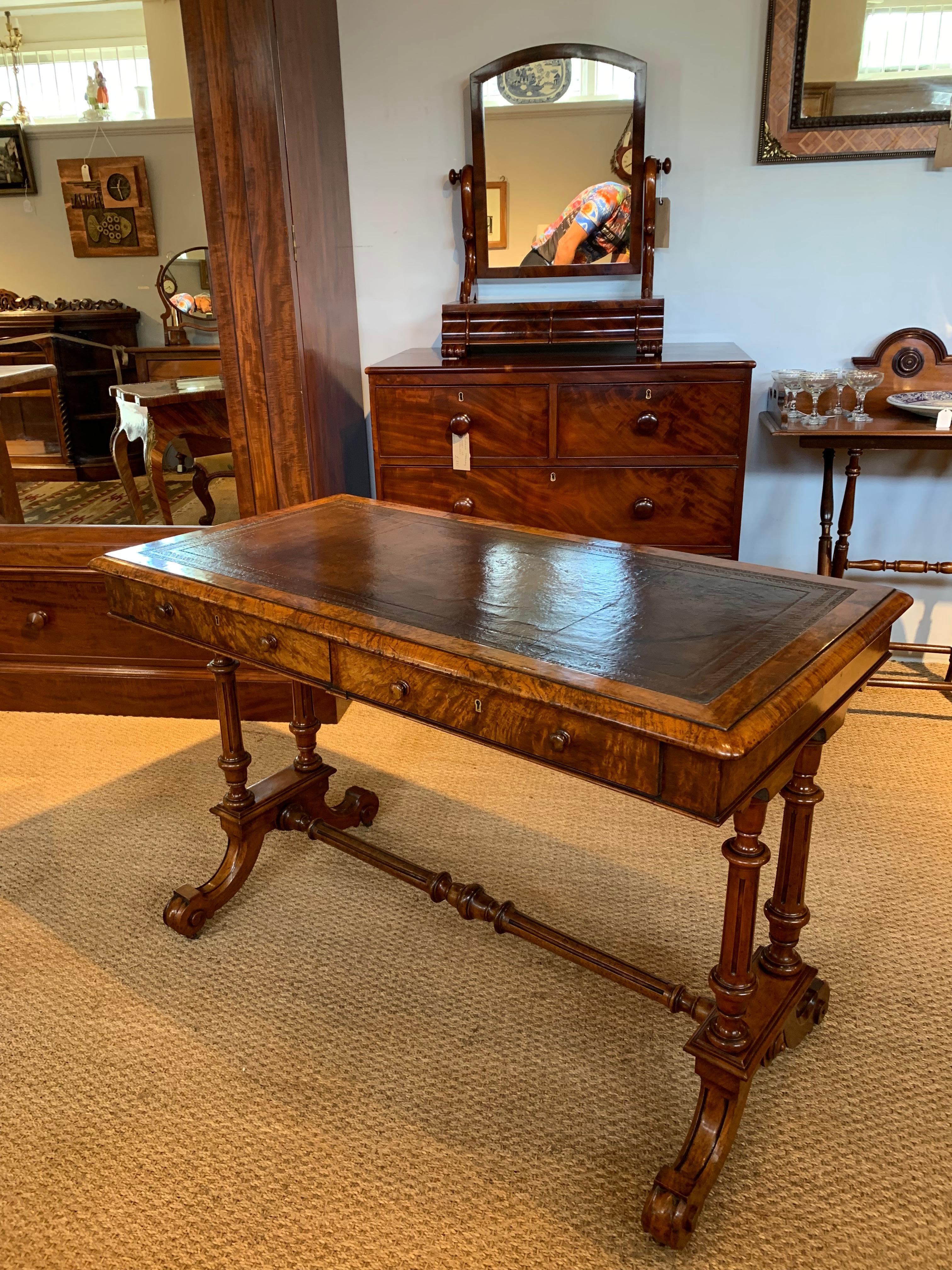 Very neat sized mid Victorian walnut writing table 

Dating to circa 1860s, with 2 single drawers, original leather insert 

This piece has been through our workshops been cleaned / polished and is ready to be placed in your home ..

Measures: