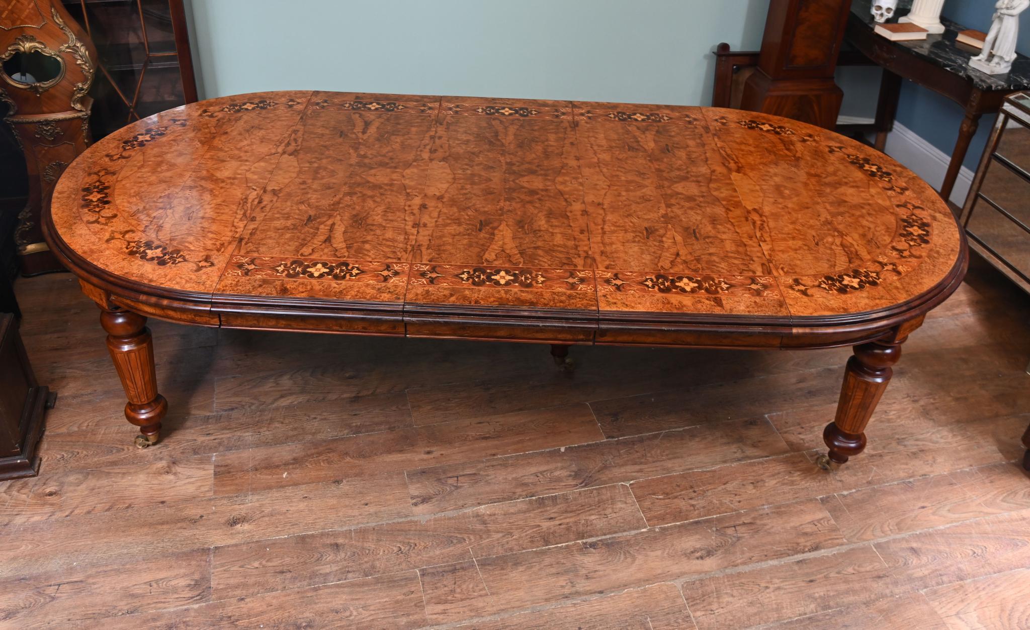 Mesa de comedor victoriana de nogal con incrustaciones de marquetería 10 plazas en venta 5
