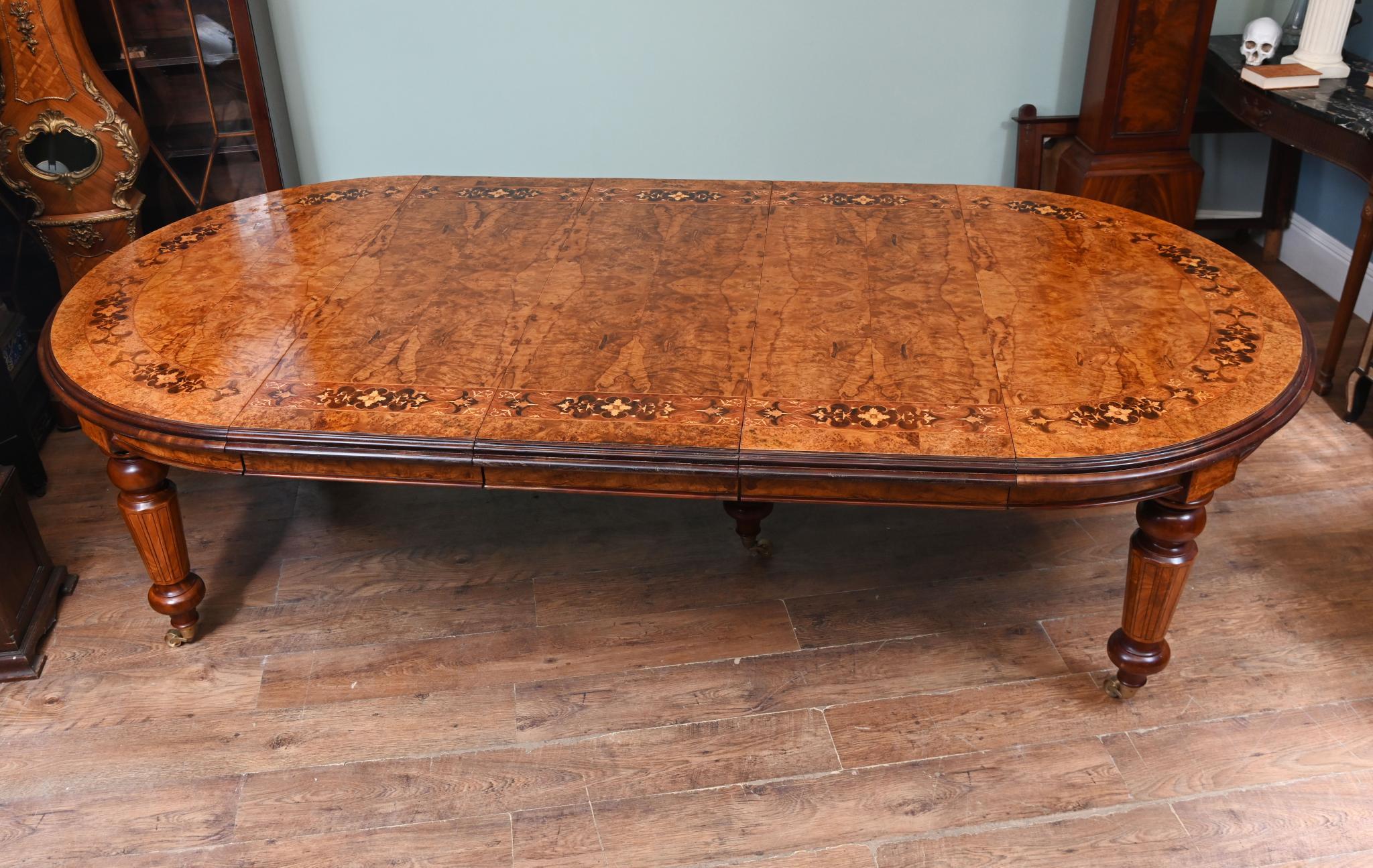 Mesa de comedor victoriana de nogal con incrustaciones de marquetería 10 plazas en venta 6