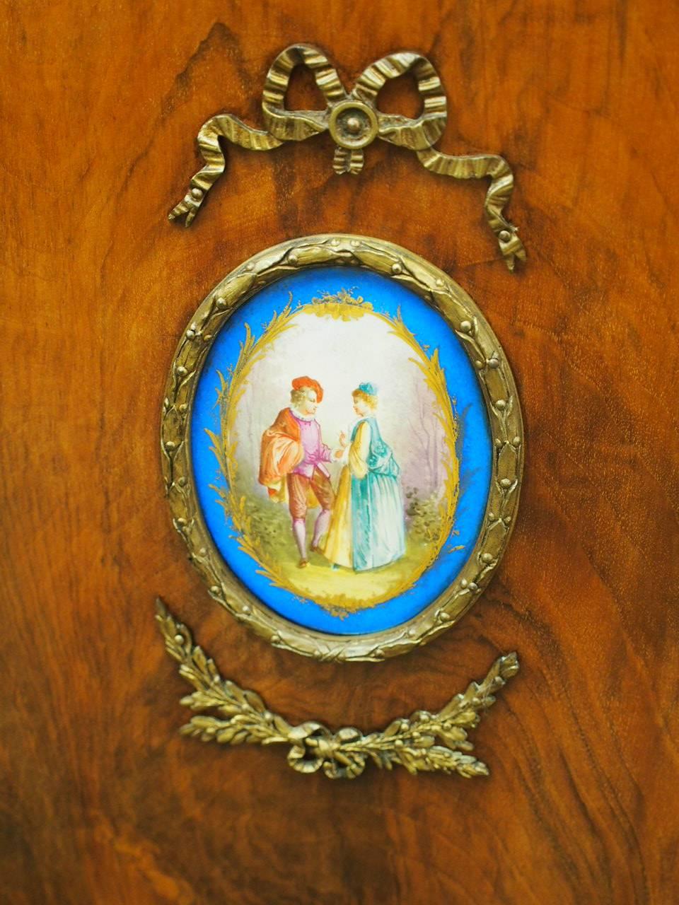 Victorian Walnut Display Cabinet, circa 1870 For Sale 5