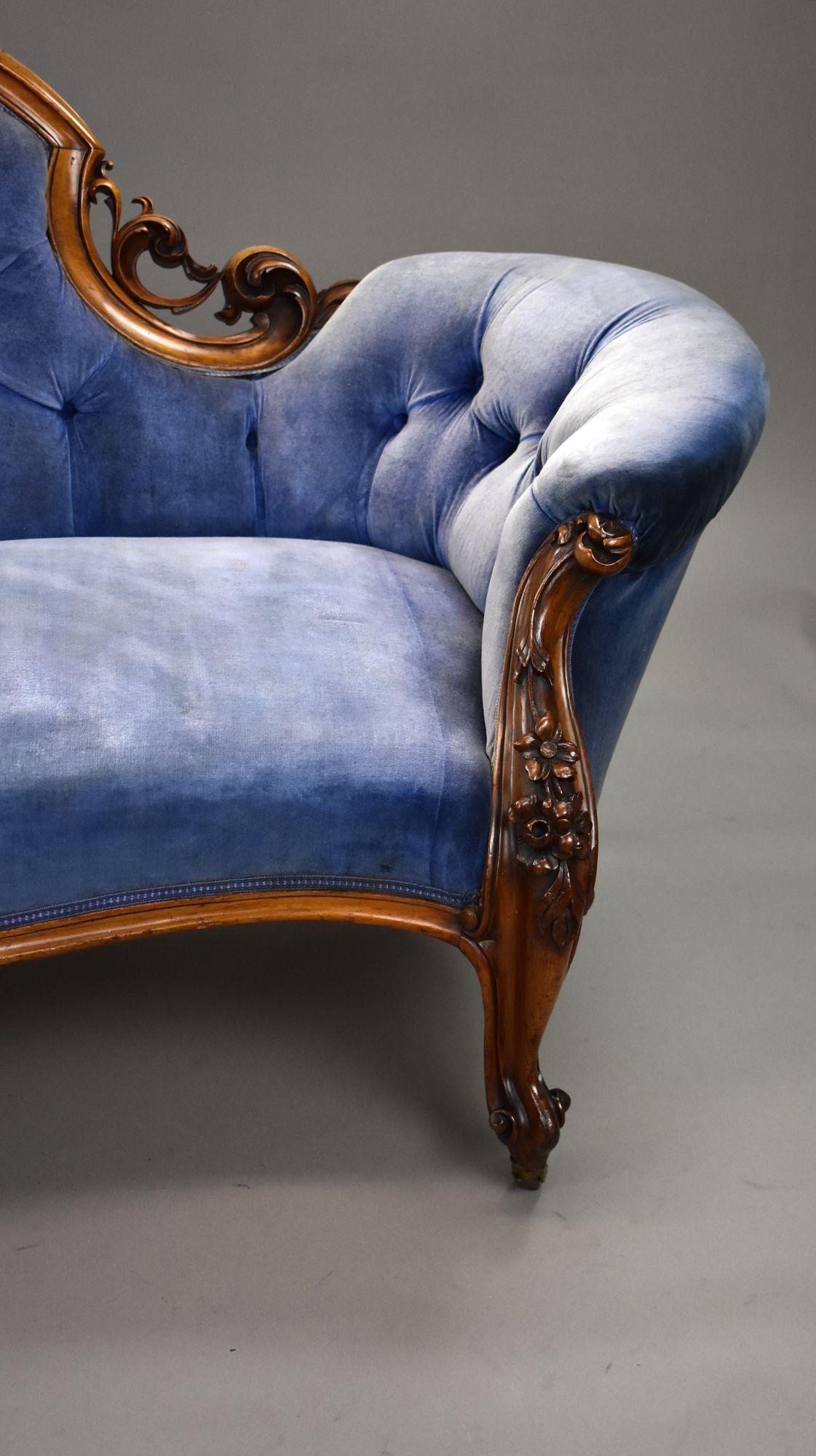 Victorian Walnut Double ended Sofa For Sale 1