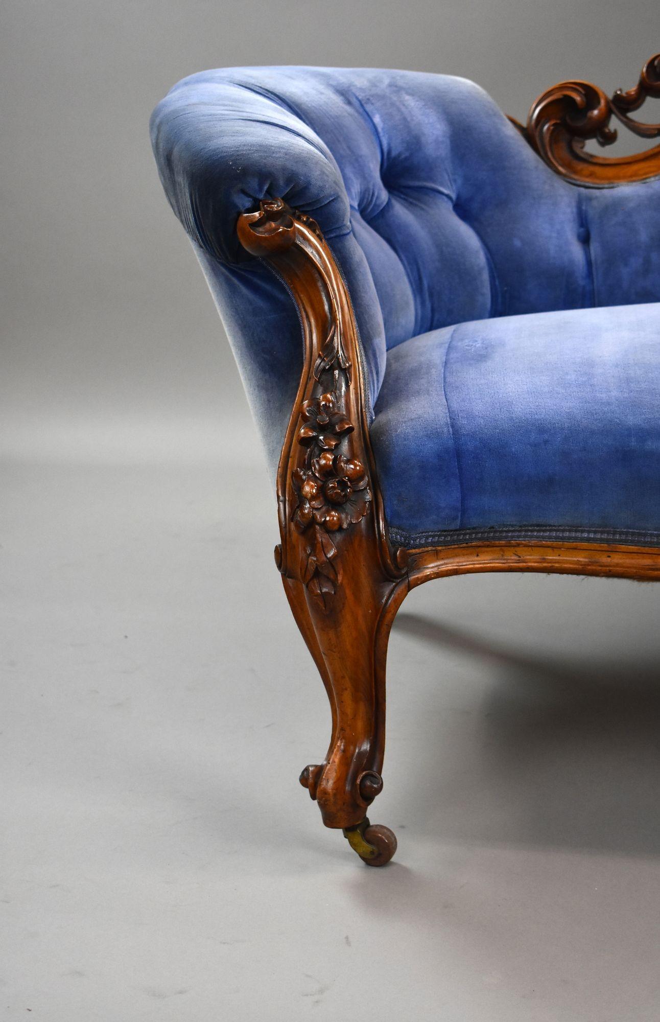 Victorian Walnut Double ended Sofa For Sale 2
