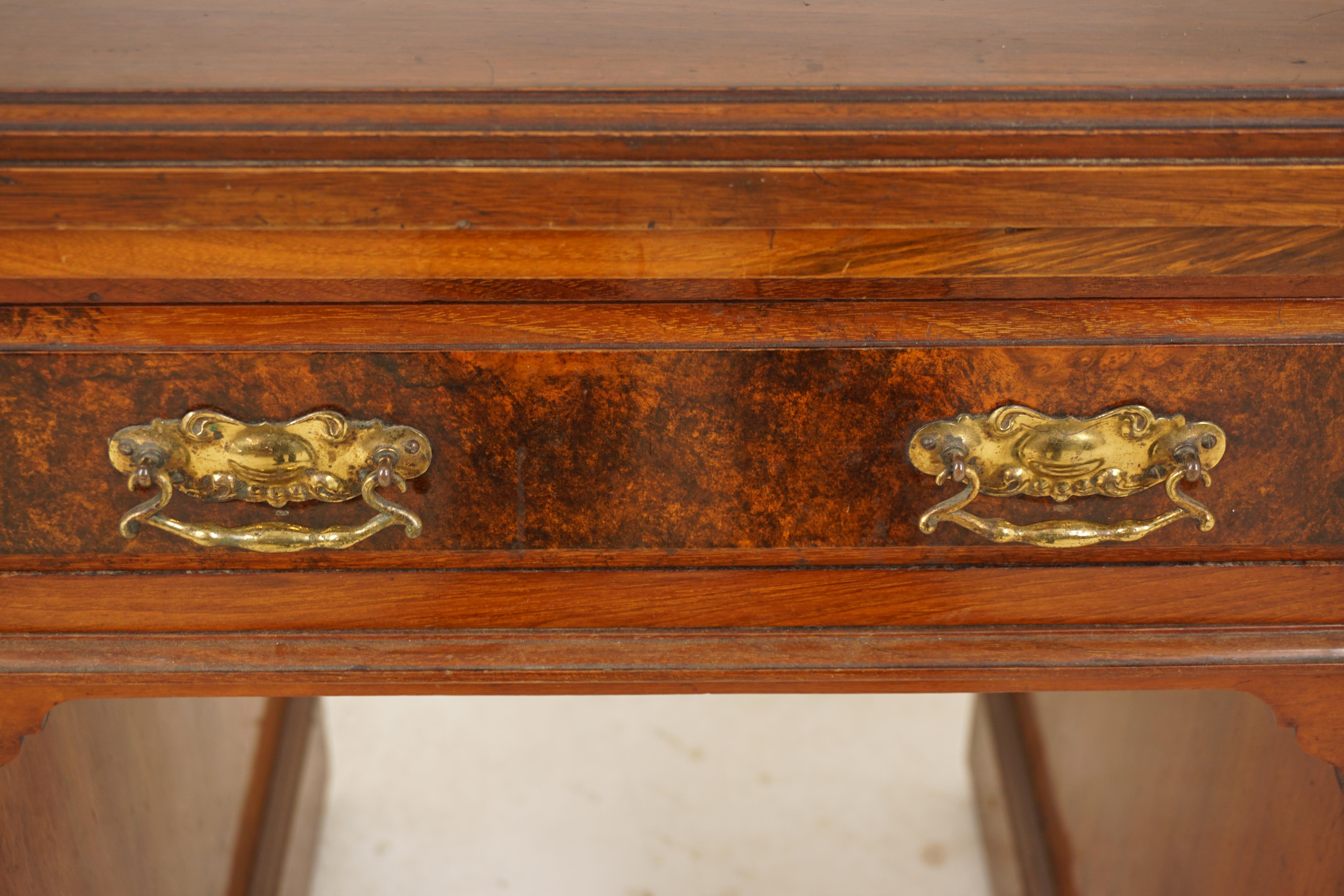 Viktorianischer Schreibtisch mit doppeltem Sockel aus Nussbaumholz, Schottland 1890, H216 im Angebot 1