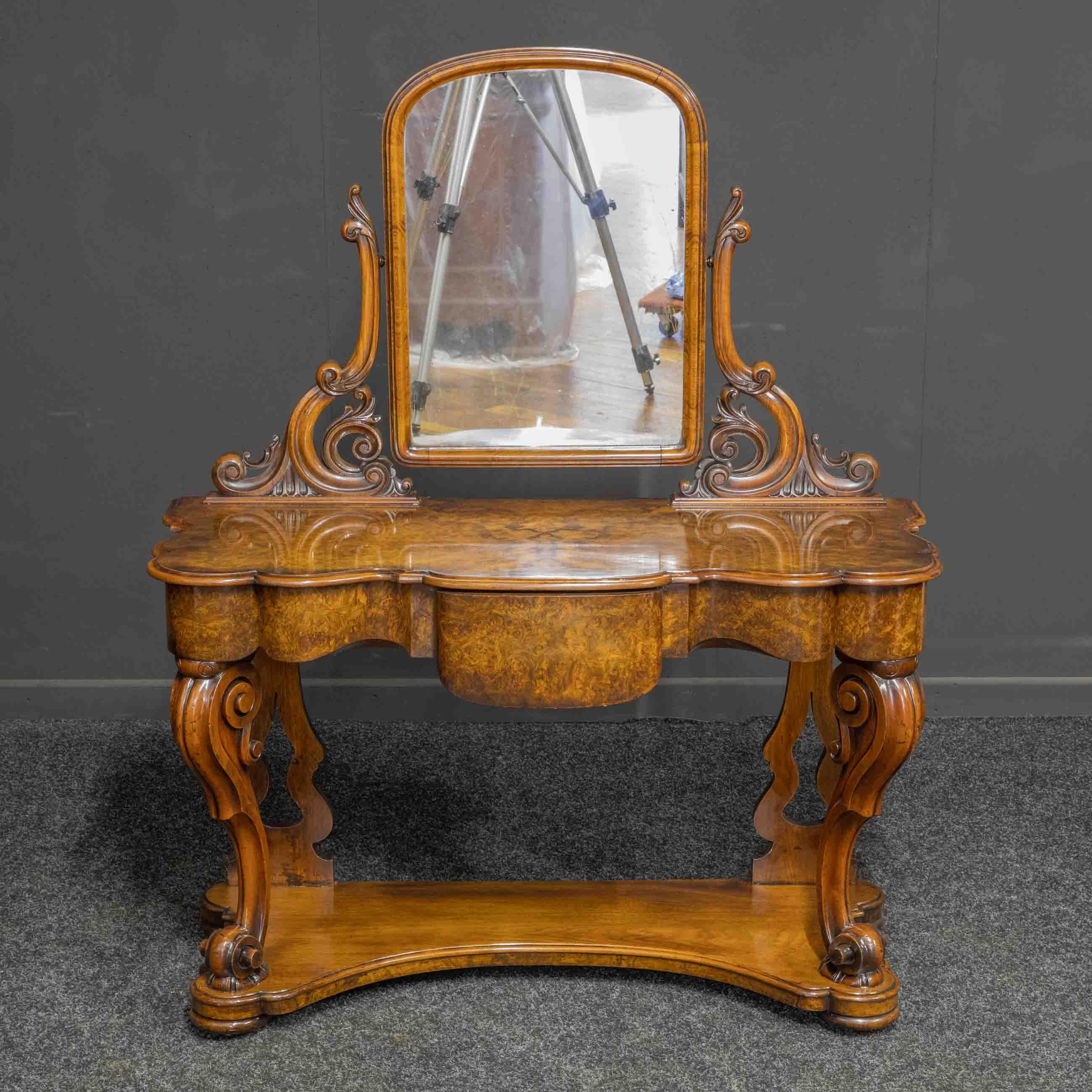 Mid-19th Century Victorian Walnut Dressing Table For Sale