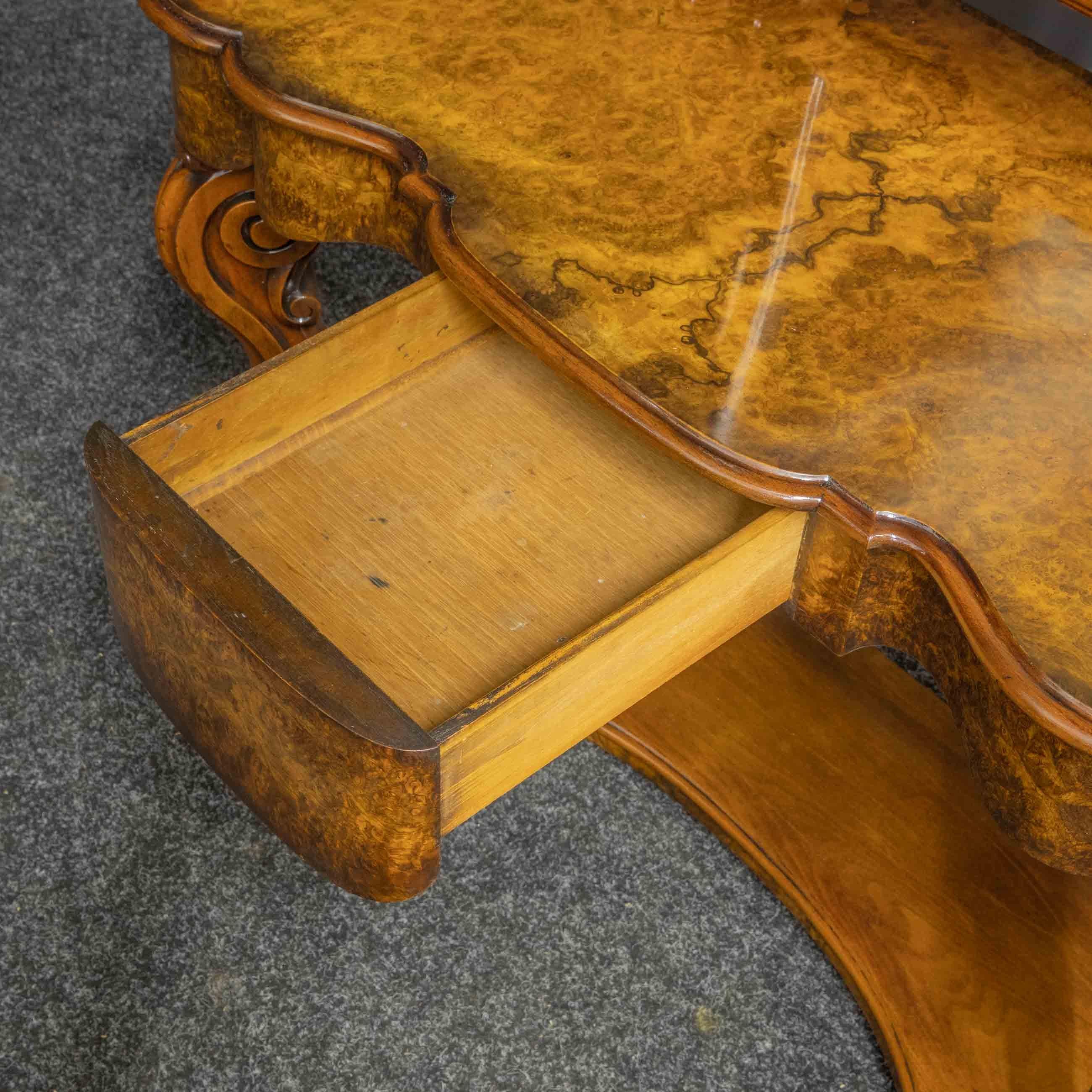 Mirror Victorian Walnut Dressing Table For Sale