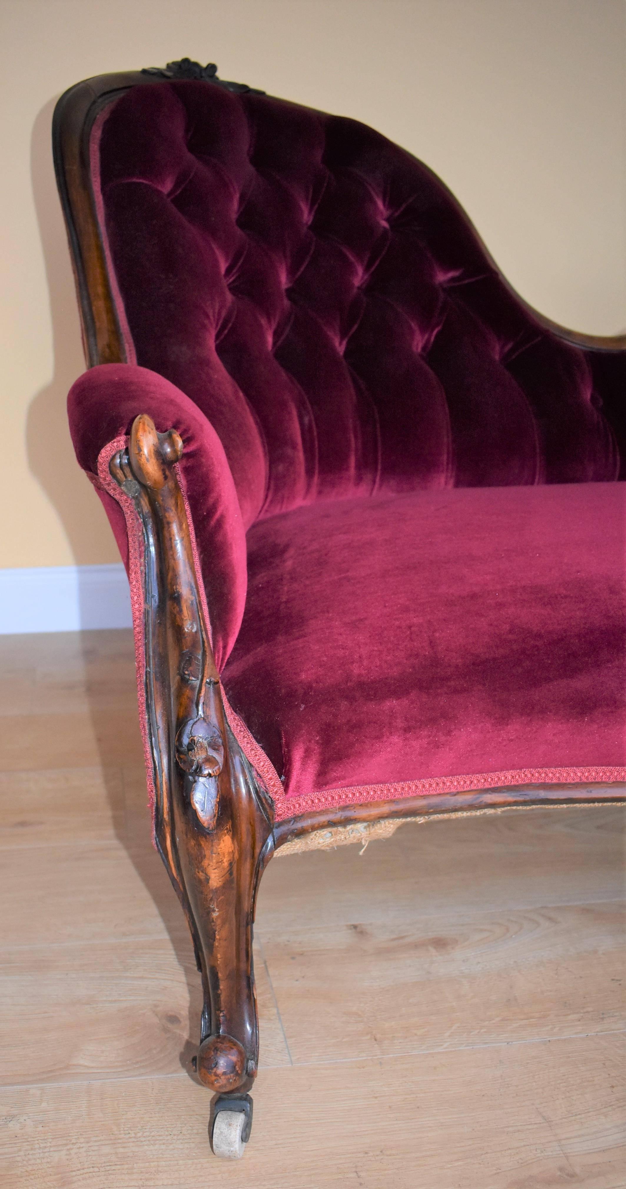 Victorian Walnut Framed Chaise Longue 6