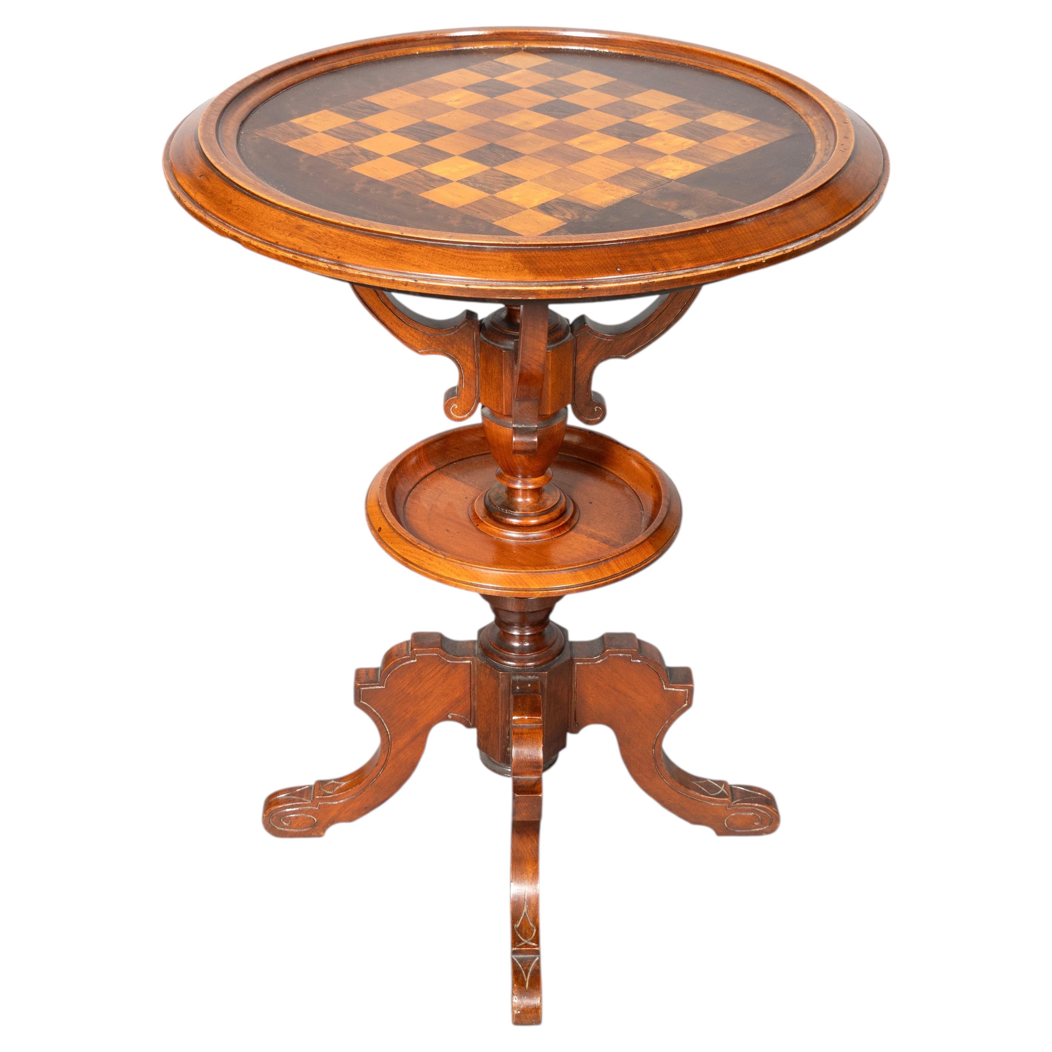 Mesa de juegos victoriana de nogal en venta