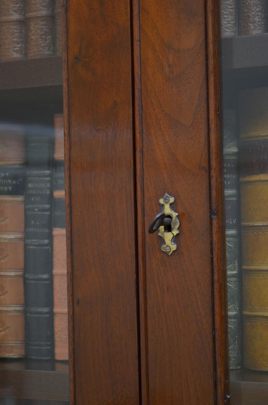 Victorian Walnut Glazed Bookcase In Good Condition In Whaley Bridge, GB