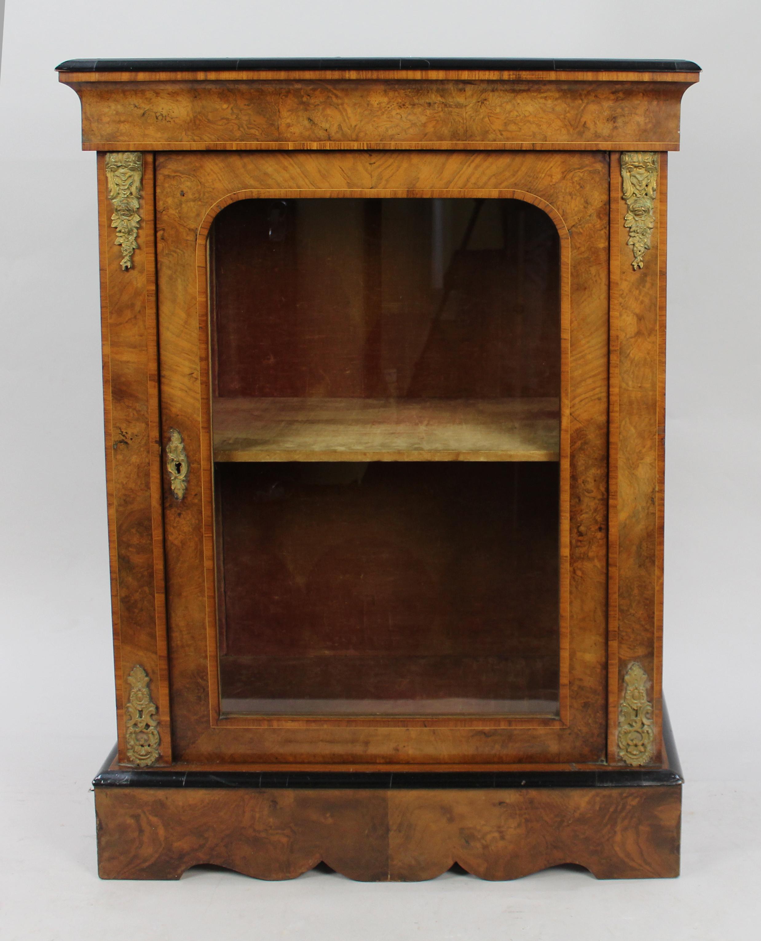 Victorian walnut glazed pier side cabinet


Measures: Width 78 cm 30 3/4 in
Depth 37.5 cm 14 3/4 in
Height 107 cm 42 in
 

Period Victorian, English, c.1880

Wood walnut with ebonized crossbanding to the top

Condition Offered in good