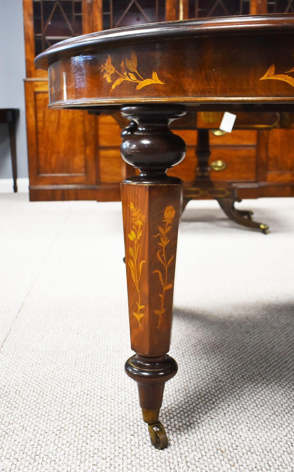 19th Century Victorian Walnut Inlaid Extending Windout Dinng Table For Sale