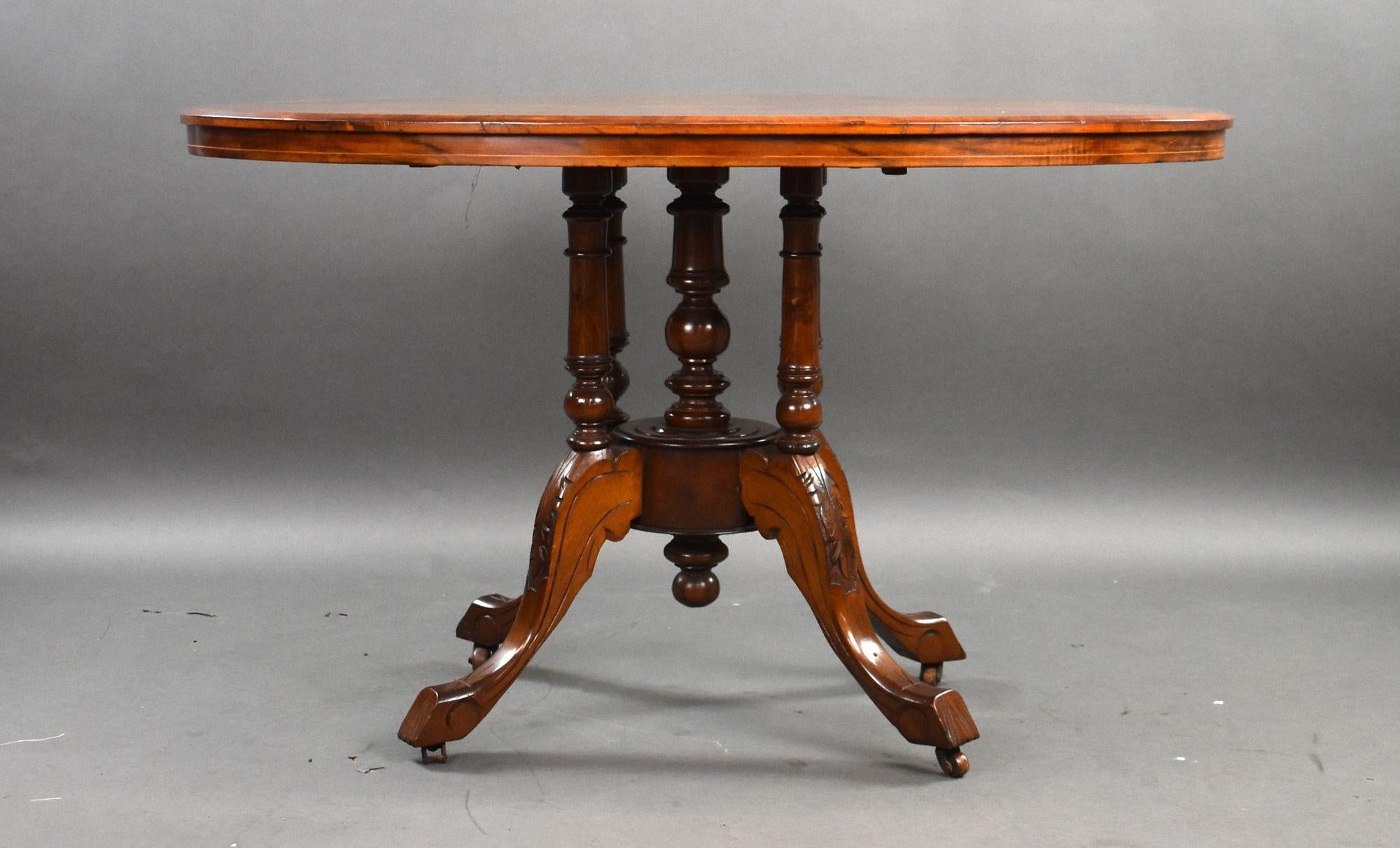 Anglais Table de centre ovale victorienne en noyer incrusté en vente