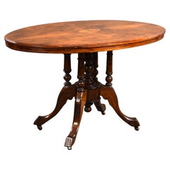 Mesa de centro oval victoriana con incrustaciones de nogal