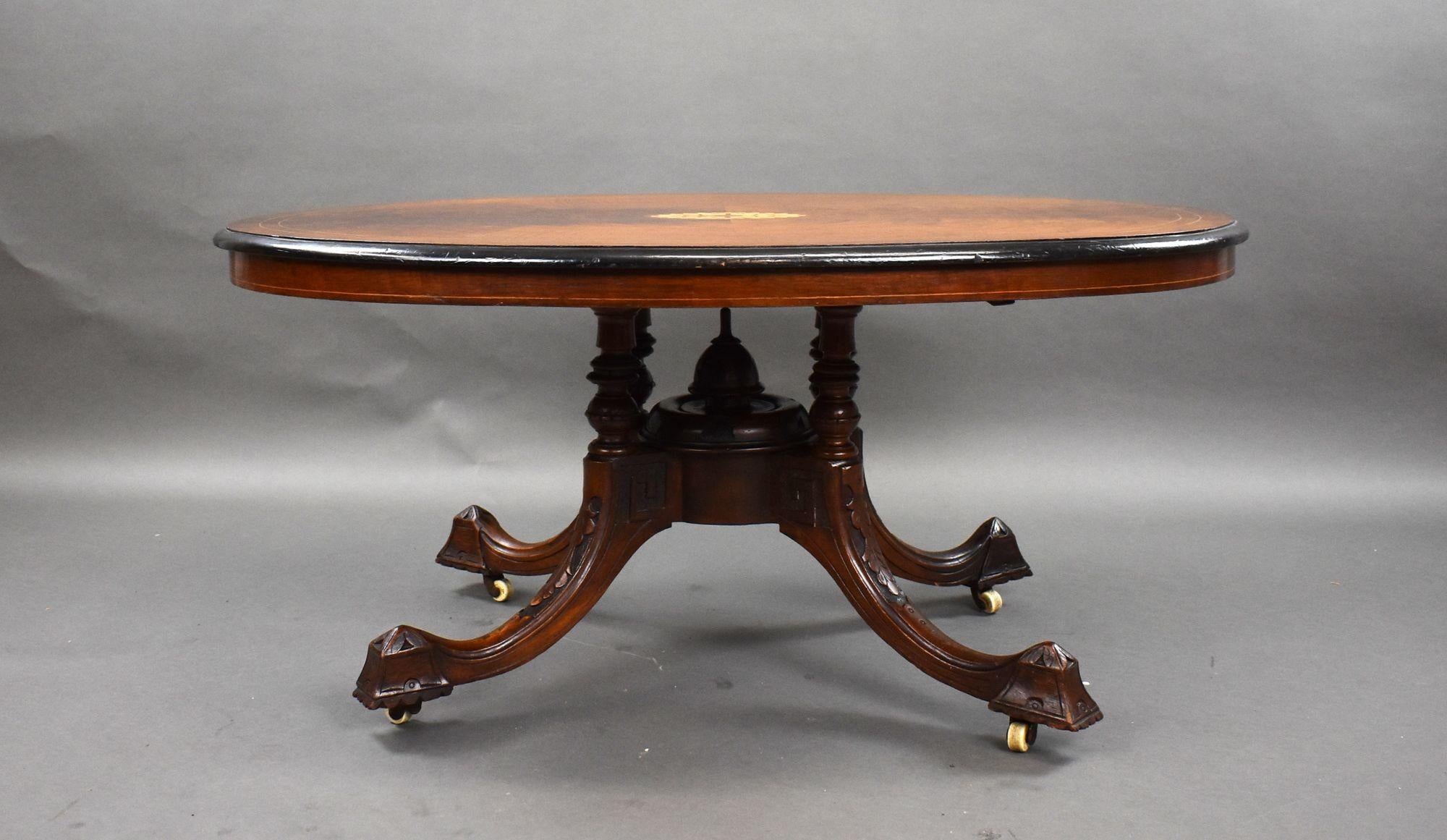Anglais Table basse ovale victorienne en noyer incrusté en vente