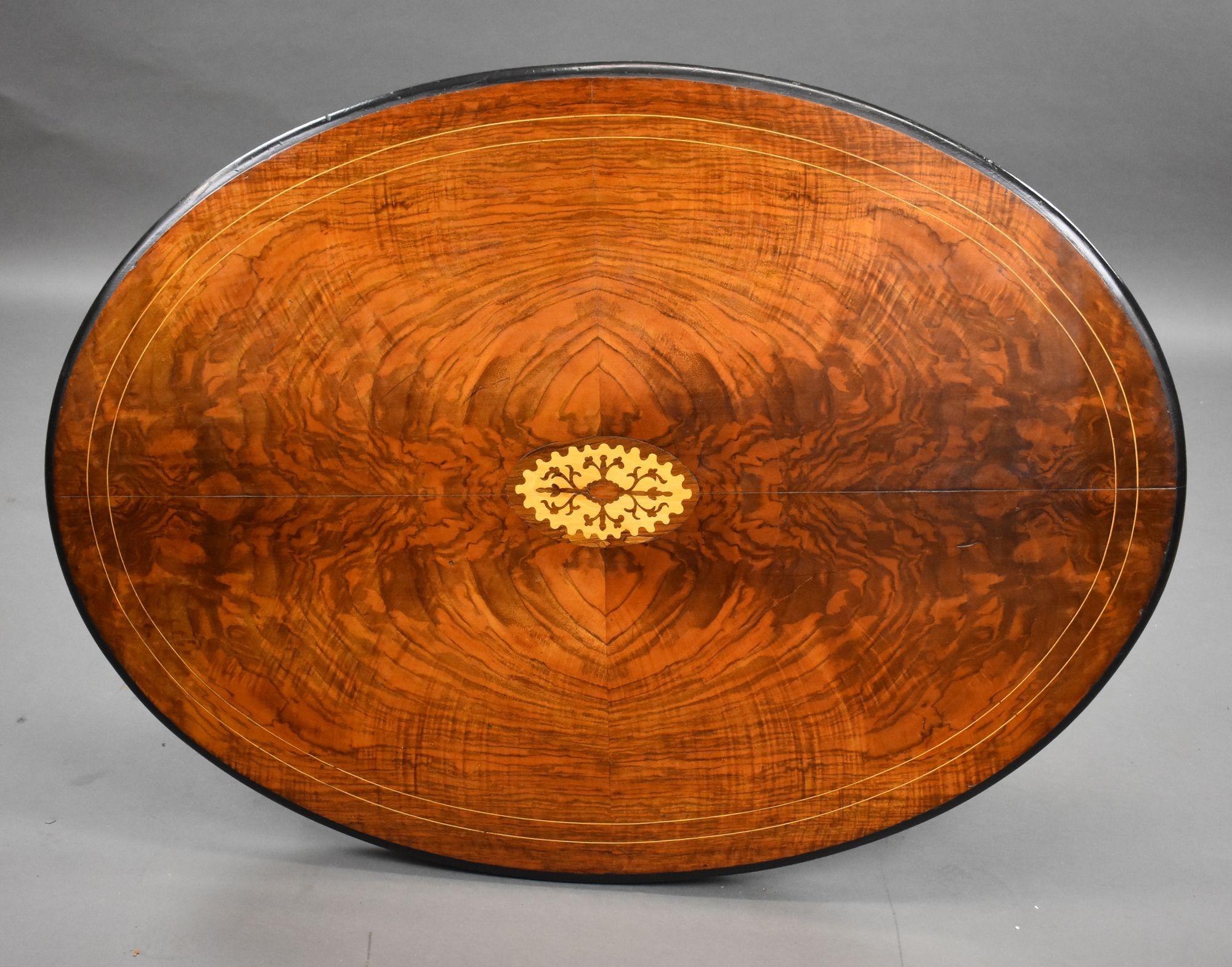 Table basse ovale victorienne en noyer incrusté Bon état - En vente à Chelmsford, Essex