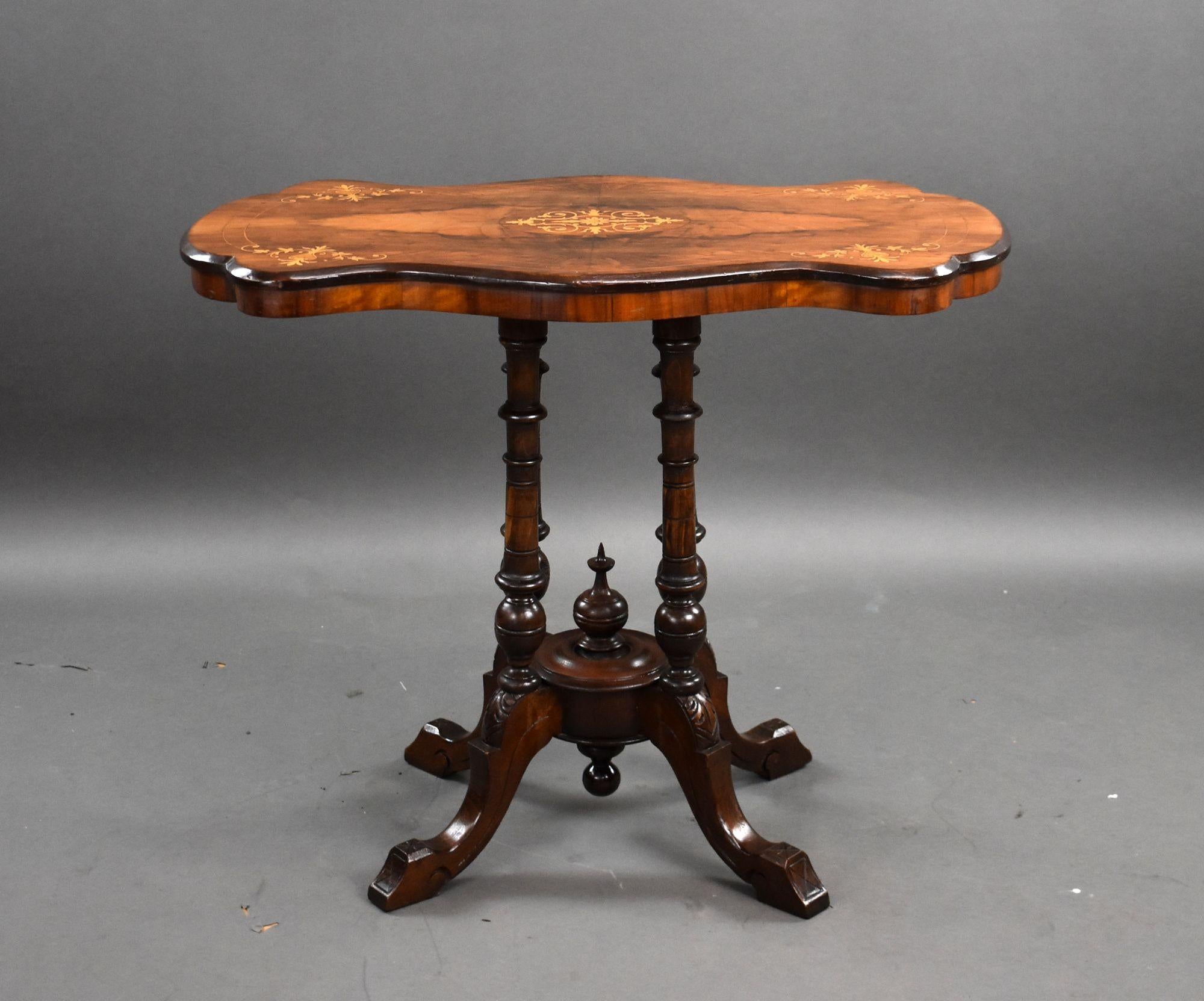 Anglais Table d'appoint victorienne en noyer incrusté en vente