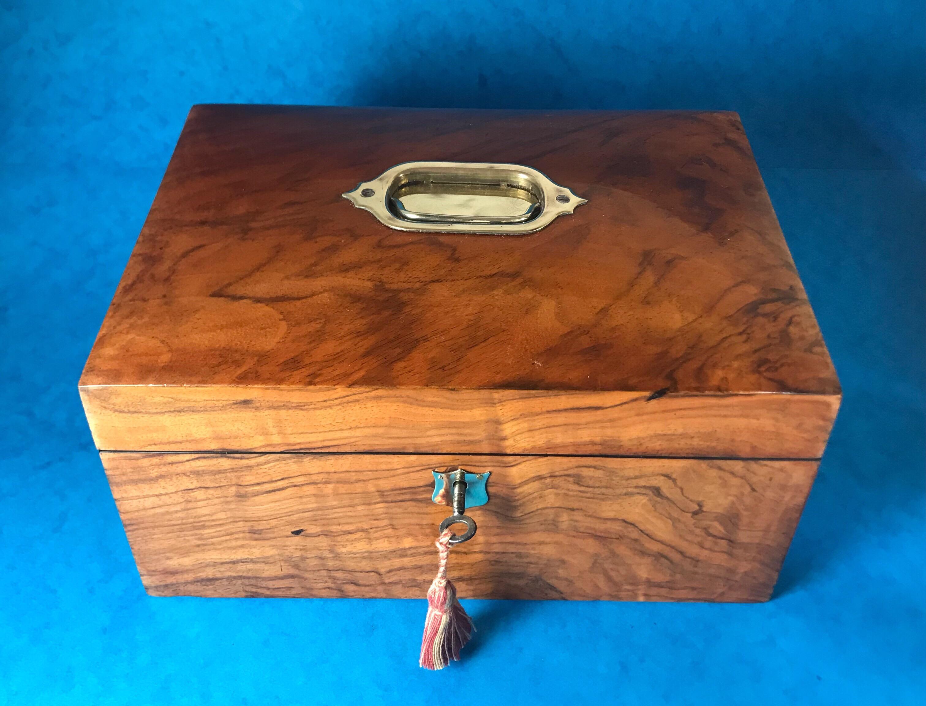 Antique Victorian Walnut jewellery box that dates back to 1880, it’s in superb condition with a brass handle to its slightly dome shaped top and brass shield key escutcheon. The jewellery box has its original red silk interior to the back of the lid