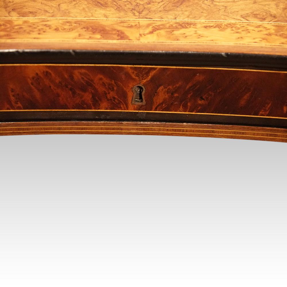 Victorian walnut kidney desk For Sale 3