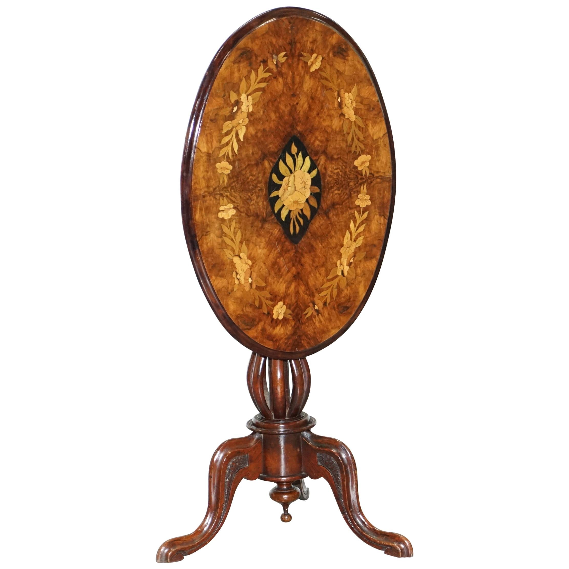 Table d'appoint ovale victorienne en noyer et marqueterie avec plateau incrusté et piédestal bulbeux