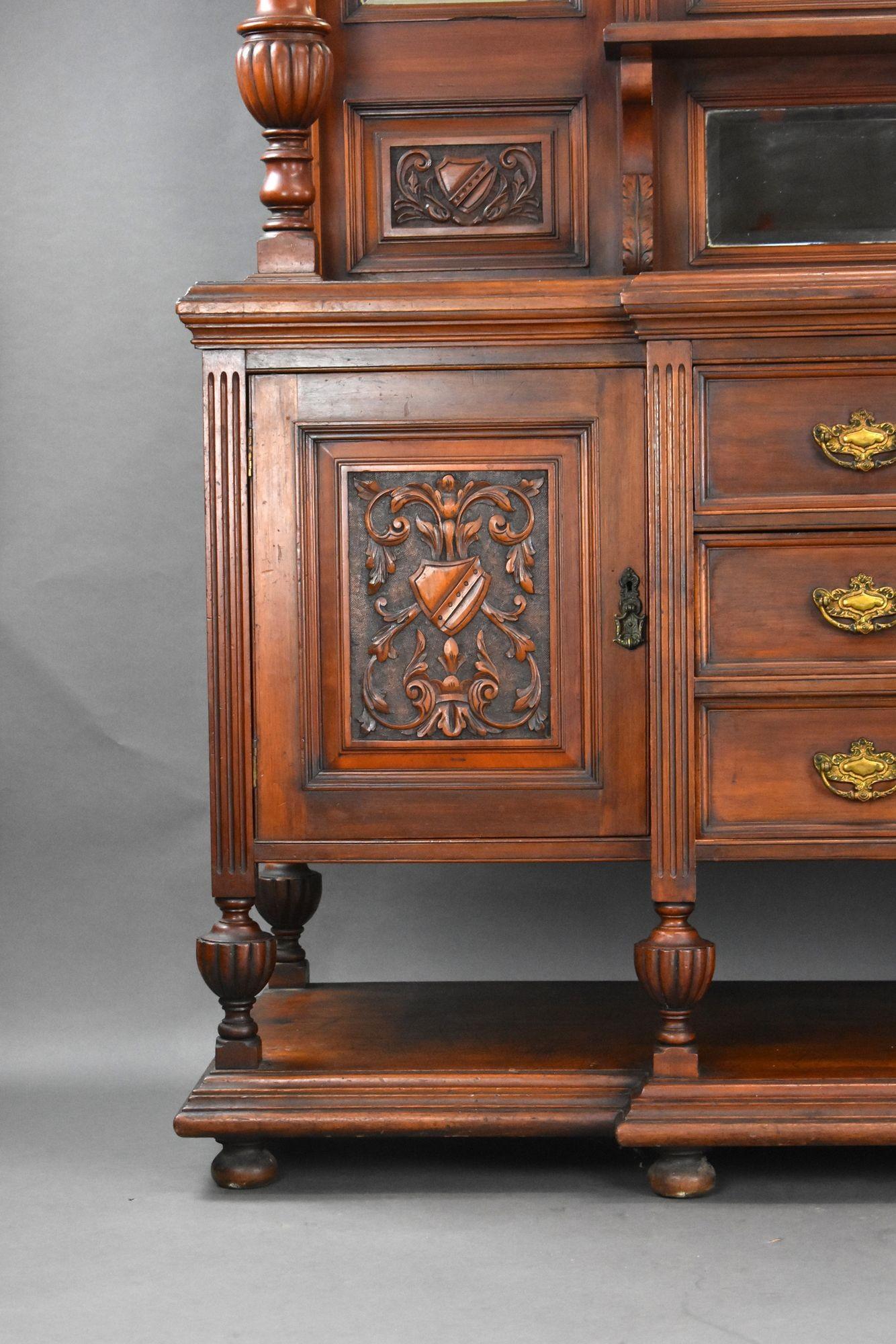Victorian Walnut Mirror Back Sideboard In Good Condition In Chelmsford, Essex