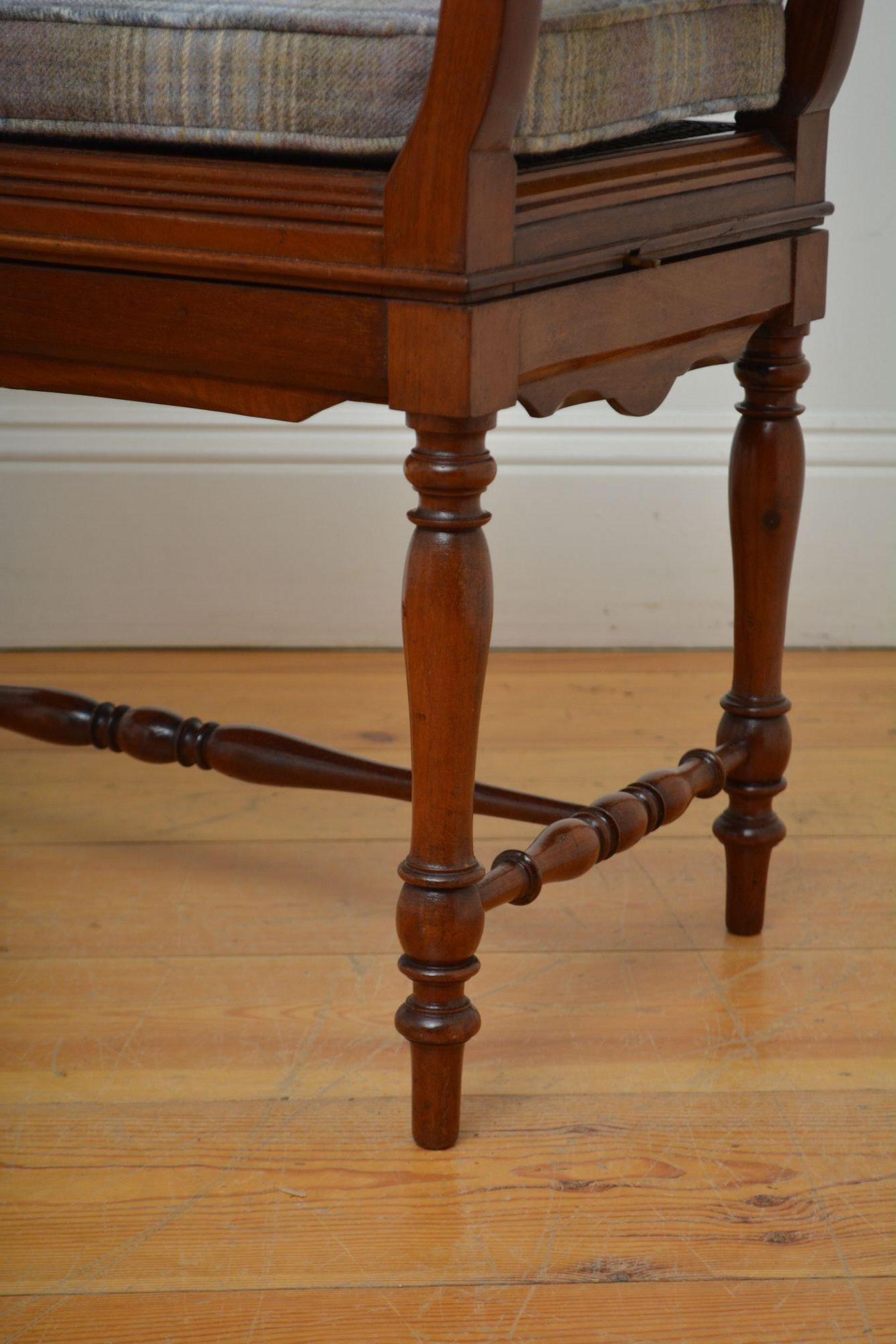 Tabouret de musique / tabouret de piano / tabouret d'habillage en noyer de l'époque victorienne en vente 6