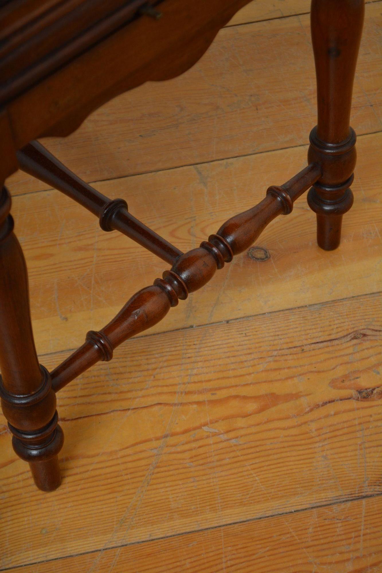 Tabouret de musique / tabouret de piano / tabouret d'habillage en noyer de l'époque victorienne en vente 7