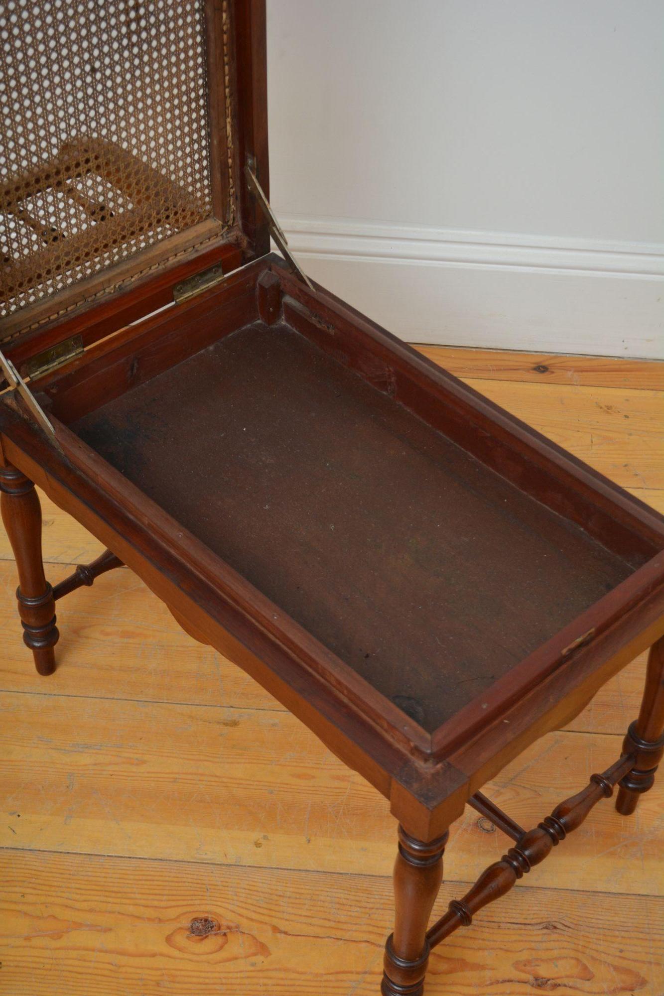 Tabouret de musique / tabouret de piano / tabouret d'habillage en noyer de l'époque victorienne en vente 3