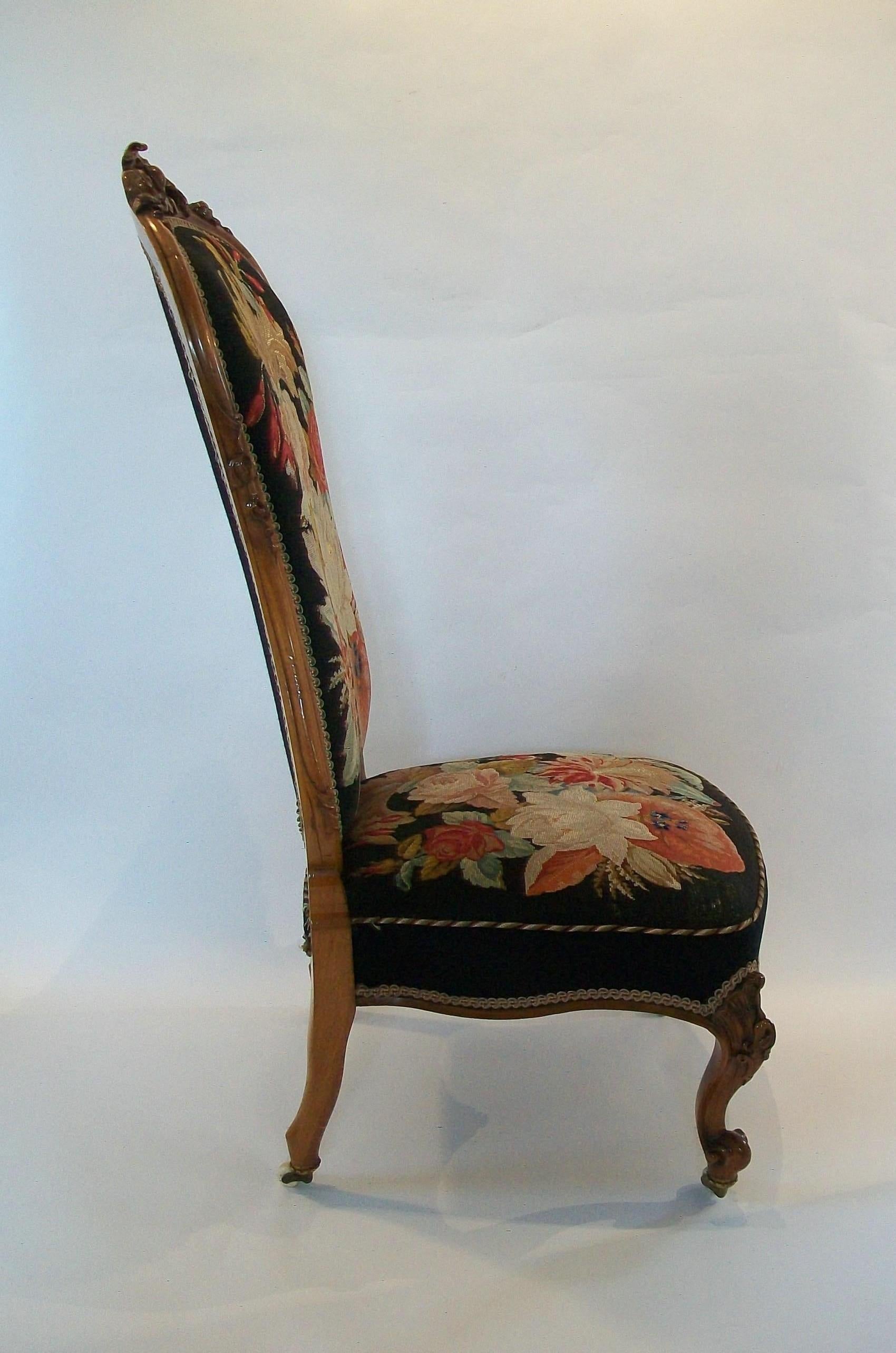 Victorian Walnut & Needlepoint Nursing Chair, United Kingdom, Mid-19th Century In Good Condition For Sale In Chatham, ON