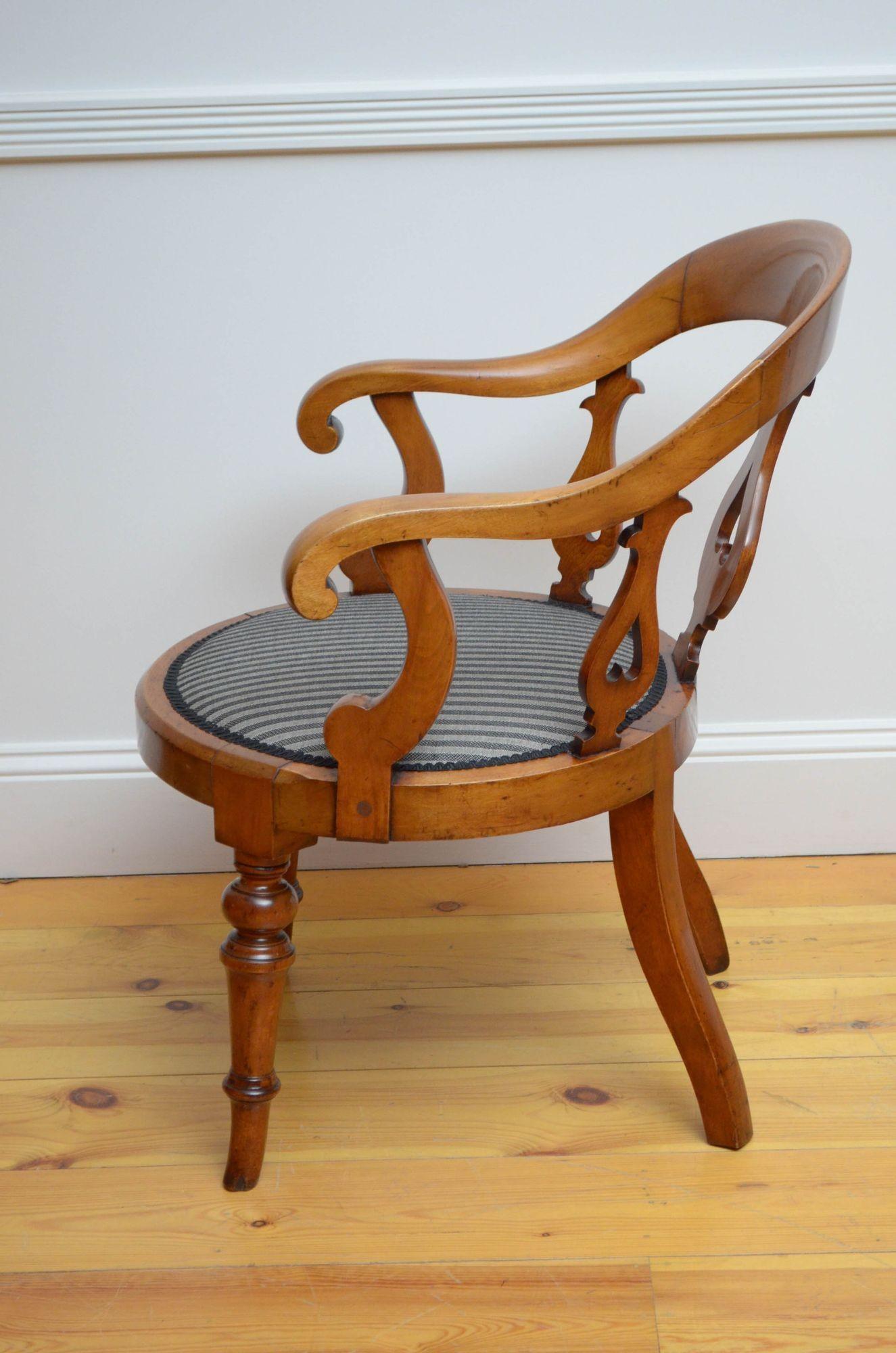 19th Century Victorian Walnut Office Chair For Sale