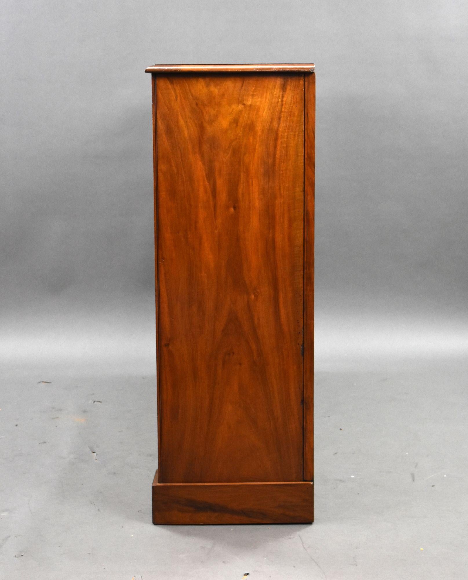 Victorian Walnut Open Bookcase In Good Condition For Sale In Chelmsford, Essex