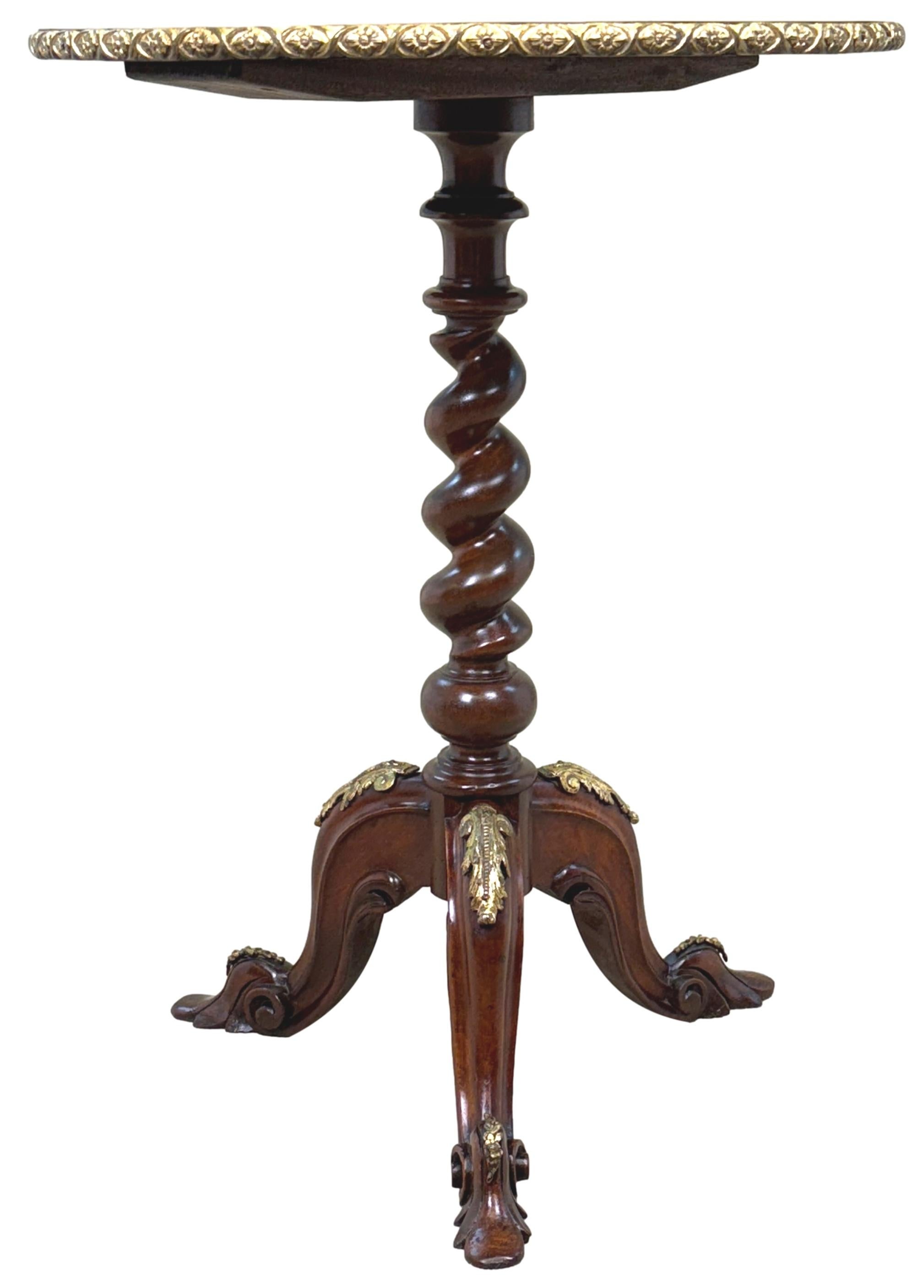 Victorian Walnut, Ormolu And Marquetry Circular Lamp Table In Good Condition For Sale In Bedfordshire, GB