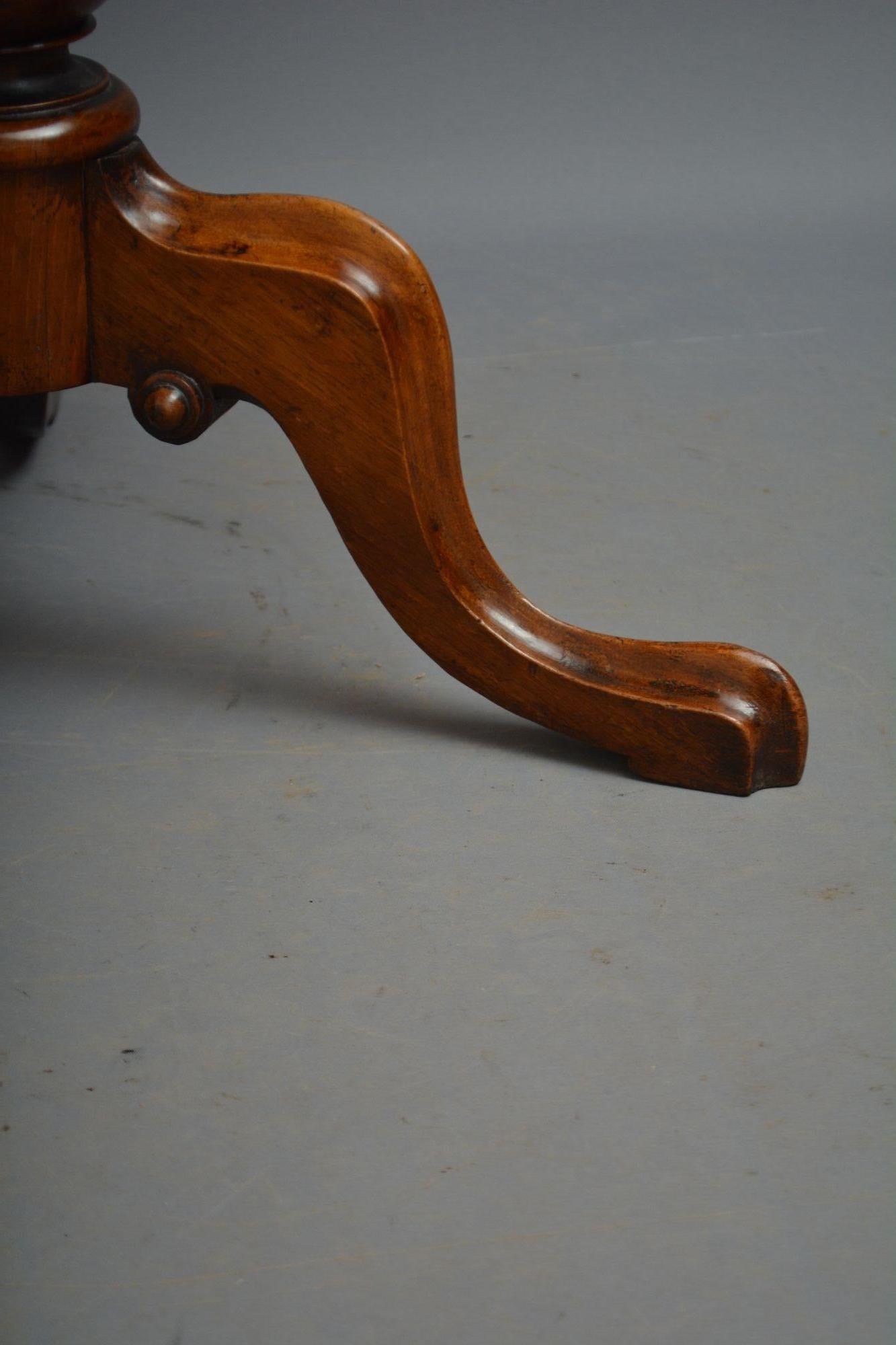 Victorian Walnut Pedestal Side Table Pillar Occasional Table For Sale 5